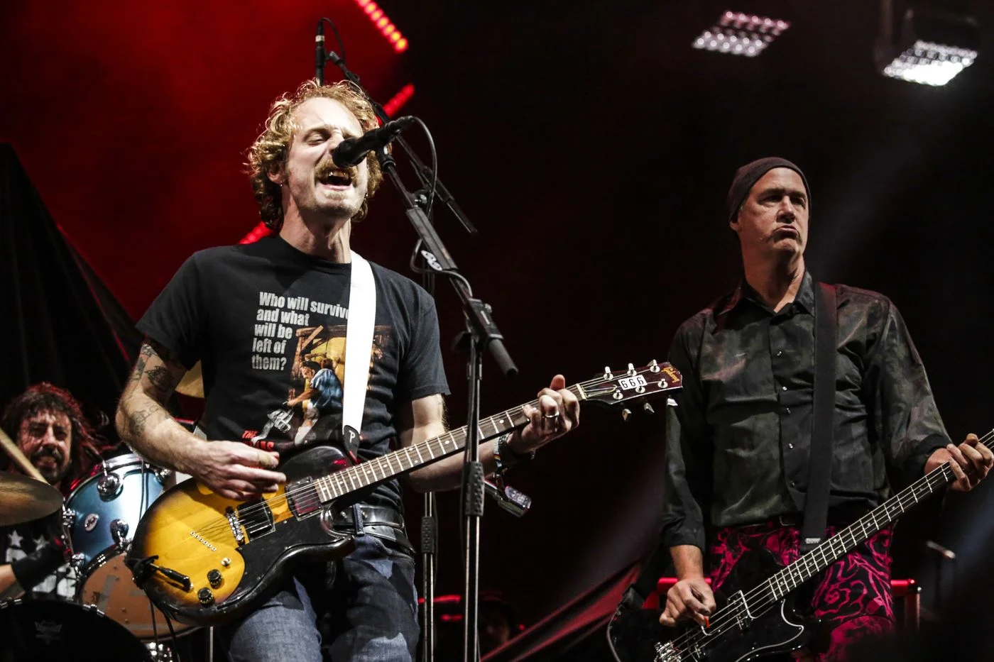 John McCauley, center, plays with Dave Grohl, left, and Krist Novoselic of Nirvana at Saturday's Cal Jam festival. Photo Credit: Maria Alejandra Cardona / Los Angeles Times.