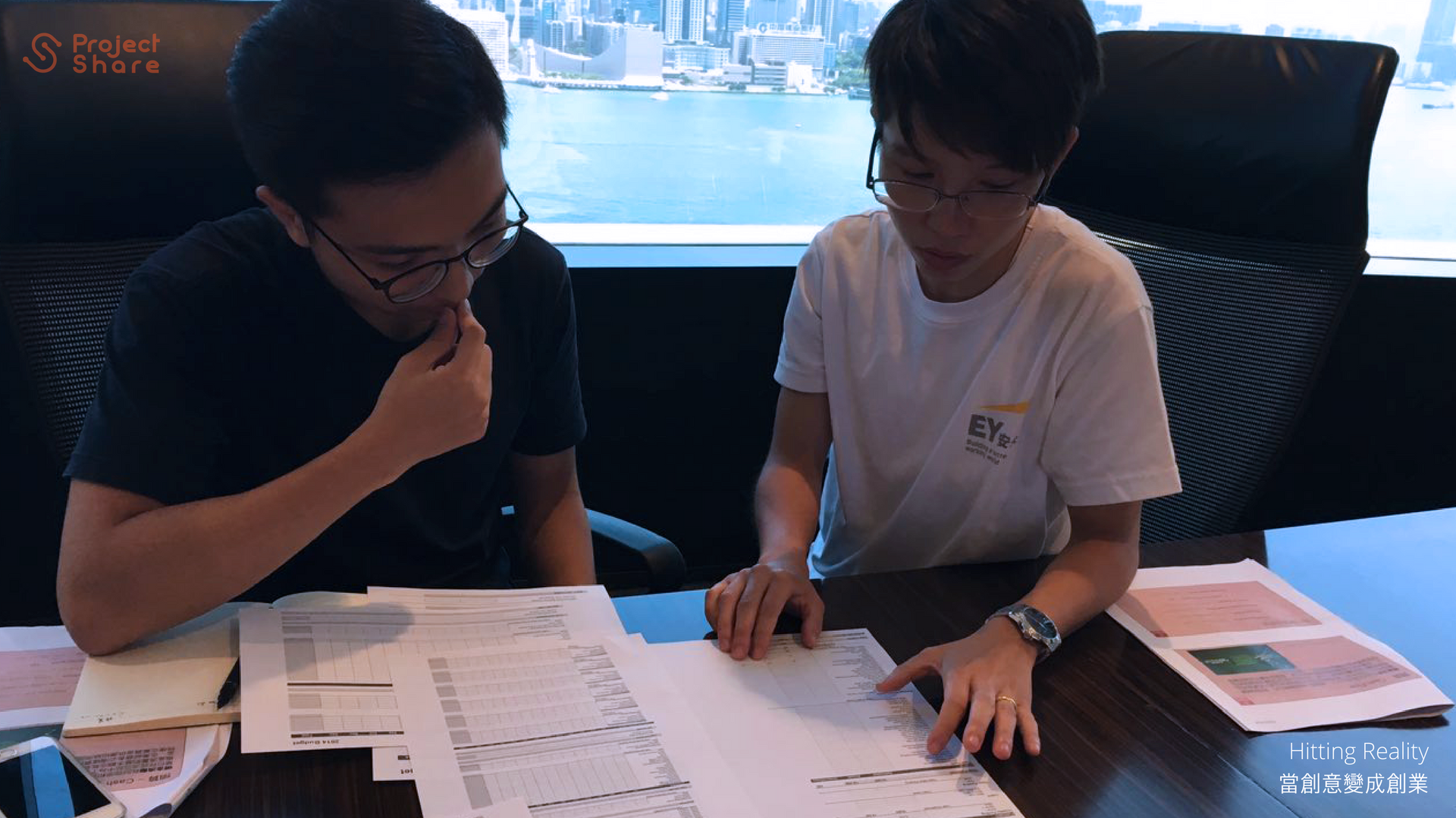 同學們以小組形式為自己的業務作規劃。