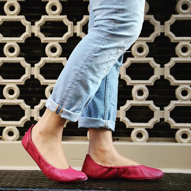 Have a great rest of the week! #tandncollection #nycstyle #lastyle #citygirl #citystyle #citylife #balletflats #shoes #monogram #monogrammed #bostonblog #fashionblogger #miamiblog #shoesaddict #chicagoblogger #texasfashion #lablogger #panhellenic #chestnut #balletflats #ballerina #miamiblogger #fblogger #blue #londonfashion #fashionista #mommytobe #fashion #dance #fashionblog #travelblogger