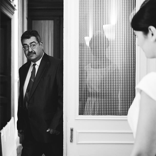 The moment when a father saw his daughter for the first time in her wedding dress ❤❤❤ #thisislove