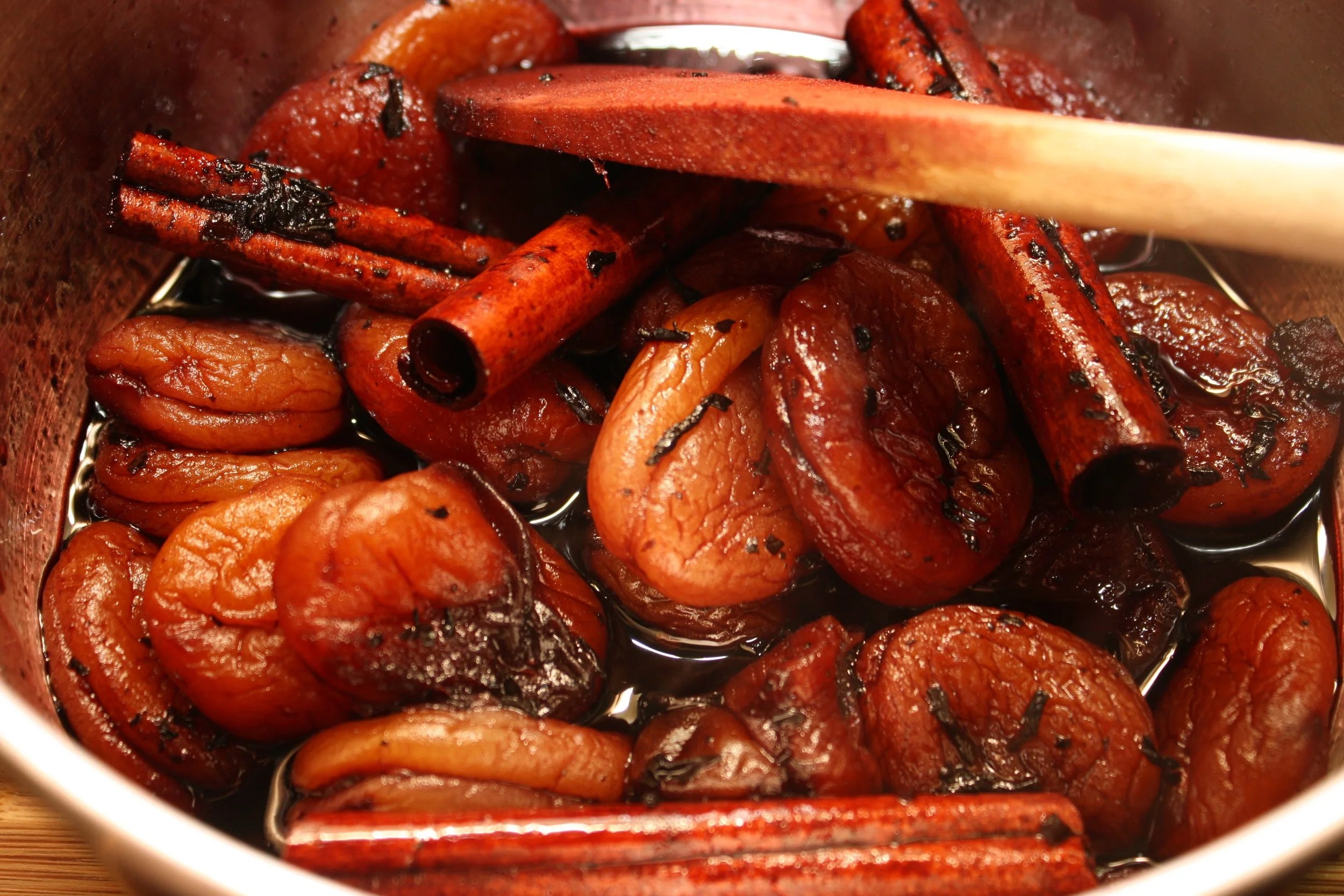 Red wine-stewed apricots