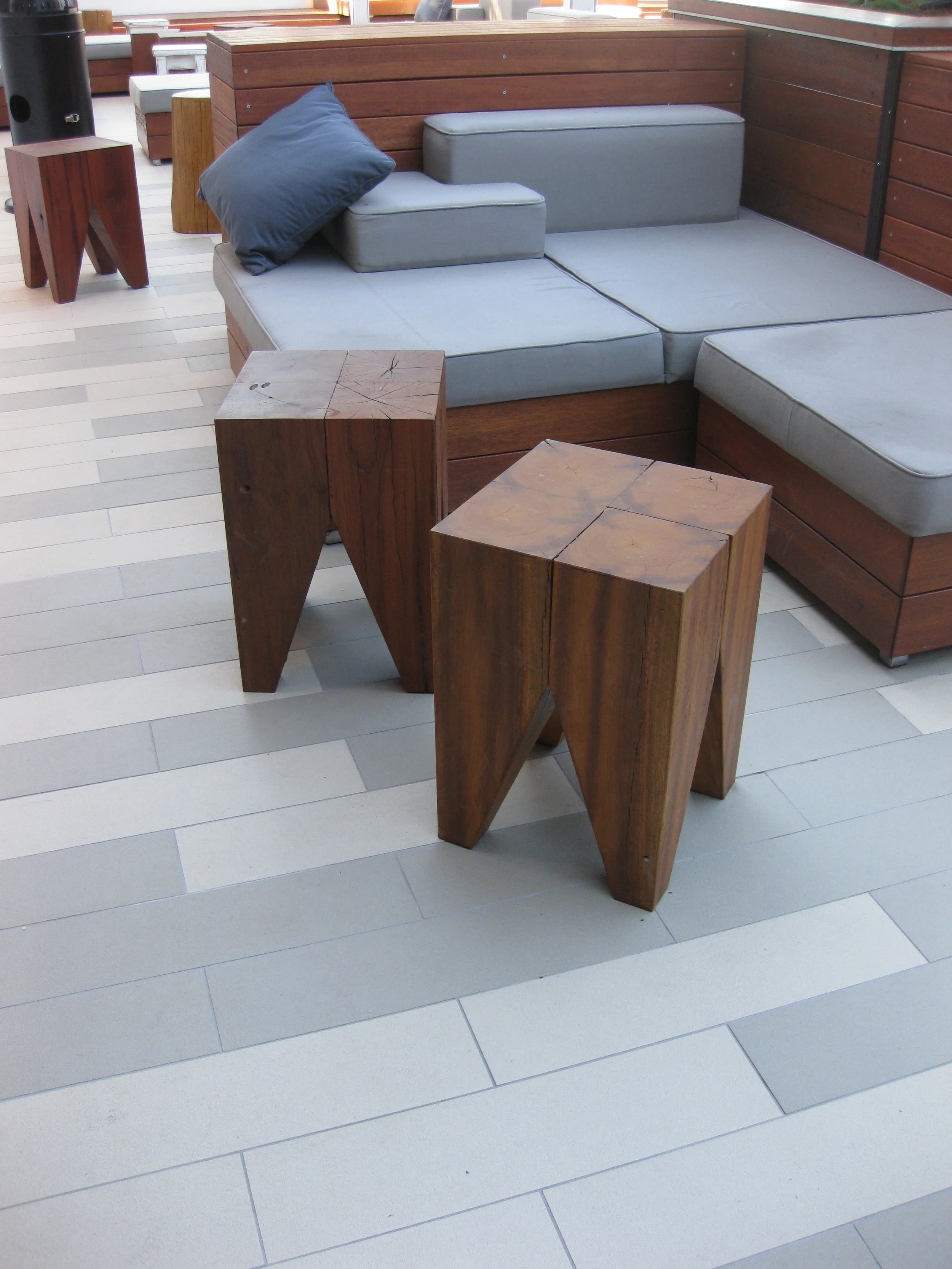 recycled timber outdoor stool pole (1).jpg