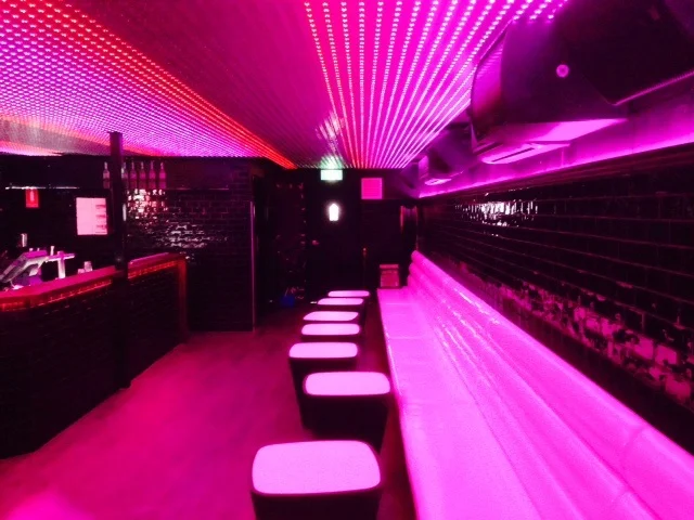 booth seating kwan brothers.jpg