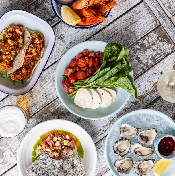 What a better way to bring in this weekend, then with fresh seafood and delicious plates at @theboathousehotelpatonga.

The NRL season has kicked off and we&rsquo;re celebrating with $6 schooners of @victoriabitter @peroni_au and @4pinesbeer from Thu