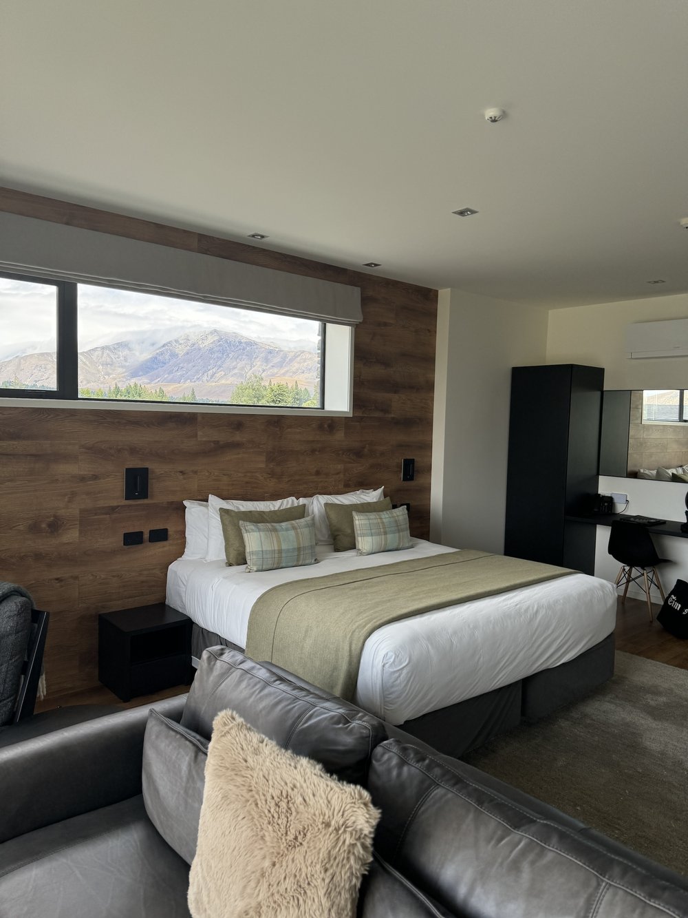 bedroom in Grand Suites Lake Tekapo - 12 Days in New Zealand