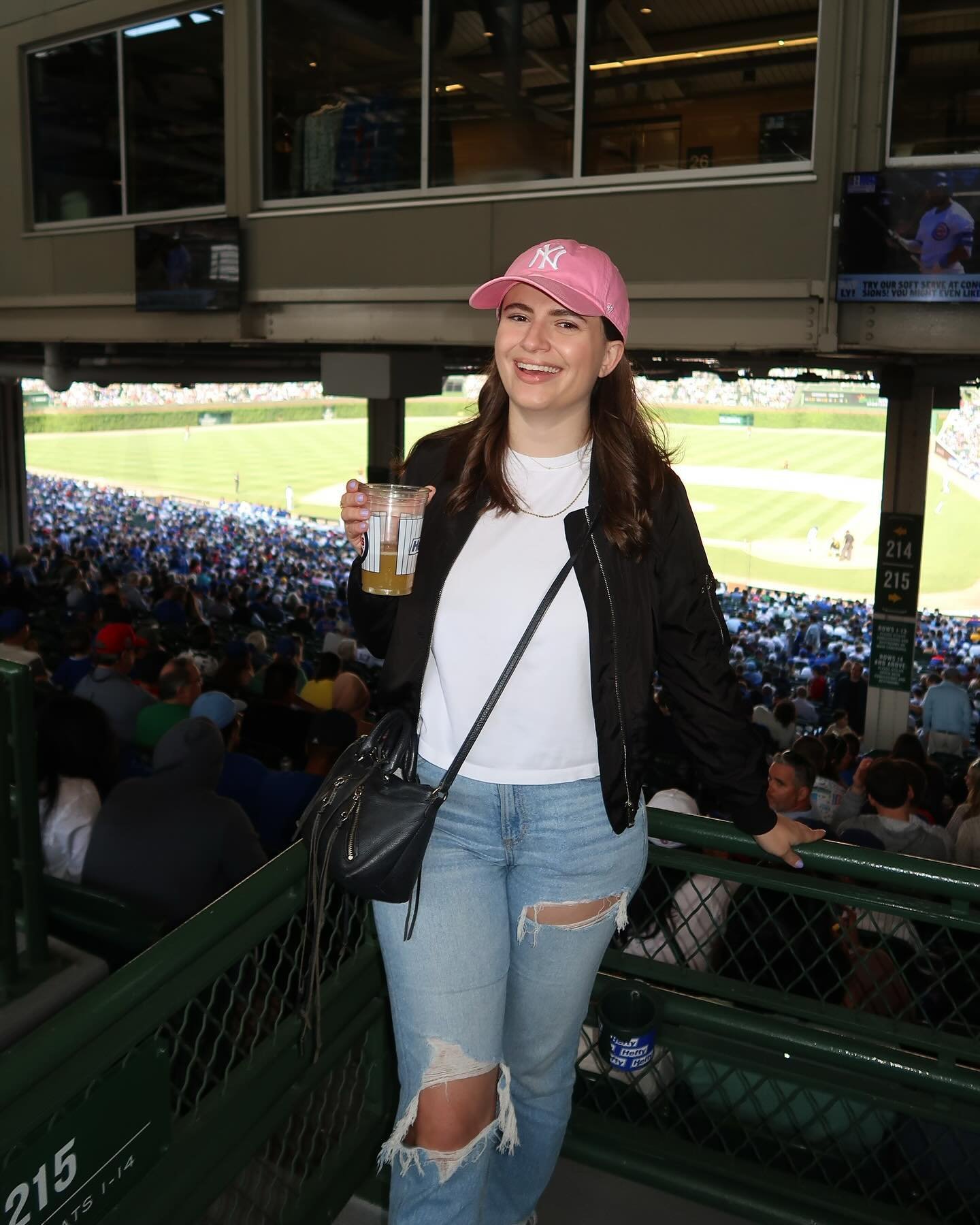 Play ball!!! ⚾️🍻🏟️☀️🧢 feels like summer in Chicago this weekend ✨

#wrigleyfield #chicagocubs #stylebyausten