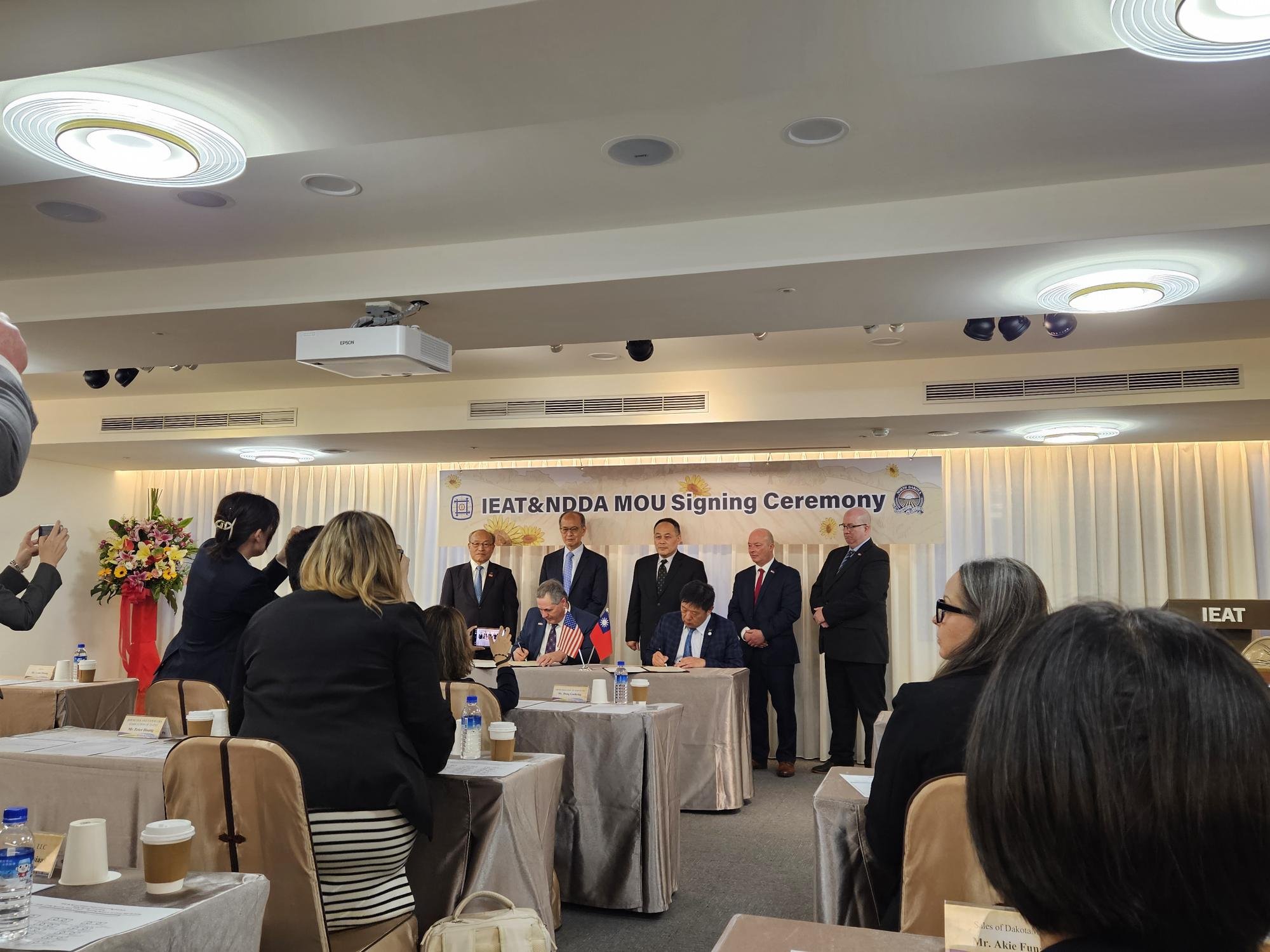 Celebration of the signing of a Memorandum of Understanding with the Importers and Exporters Association of Taipei