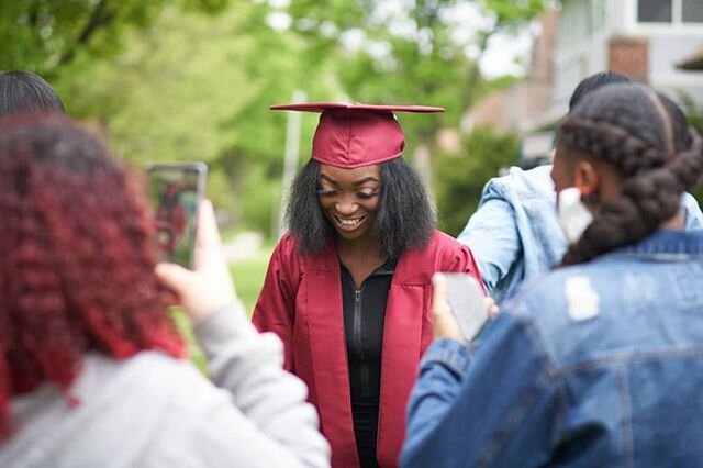 A proud father, a youth graduate and a resilient family. Read the full story, link in bio. I felt honored to be a part of the day.
#celebration #graduate2020 #photostory #journalism