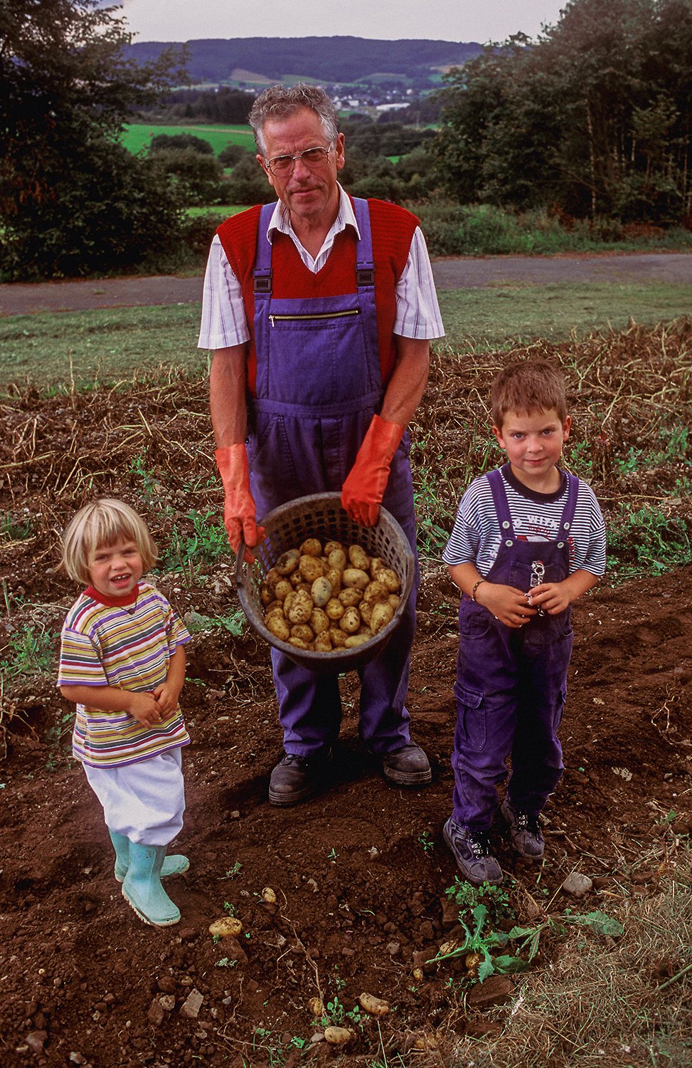  “Grandfather &amp; Grandchildren Nurburg, Germany 