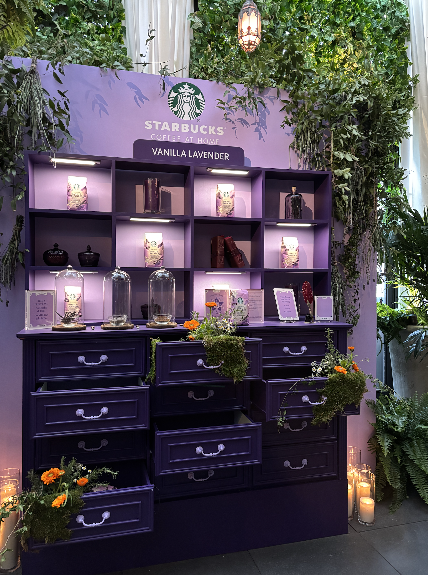  Bring the magic of spring to life with an immersive Starbucks experience. Inspired by modern-day apothecaries, the space featured a serious of stations, each one revealing a distinct new flavor profile.  