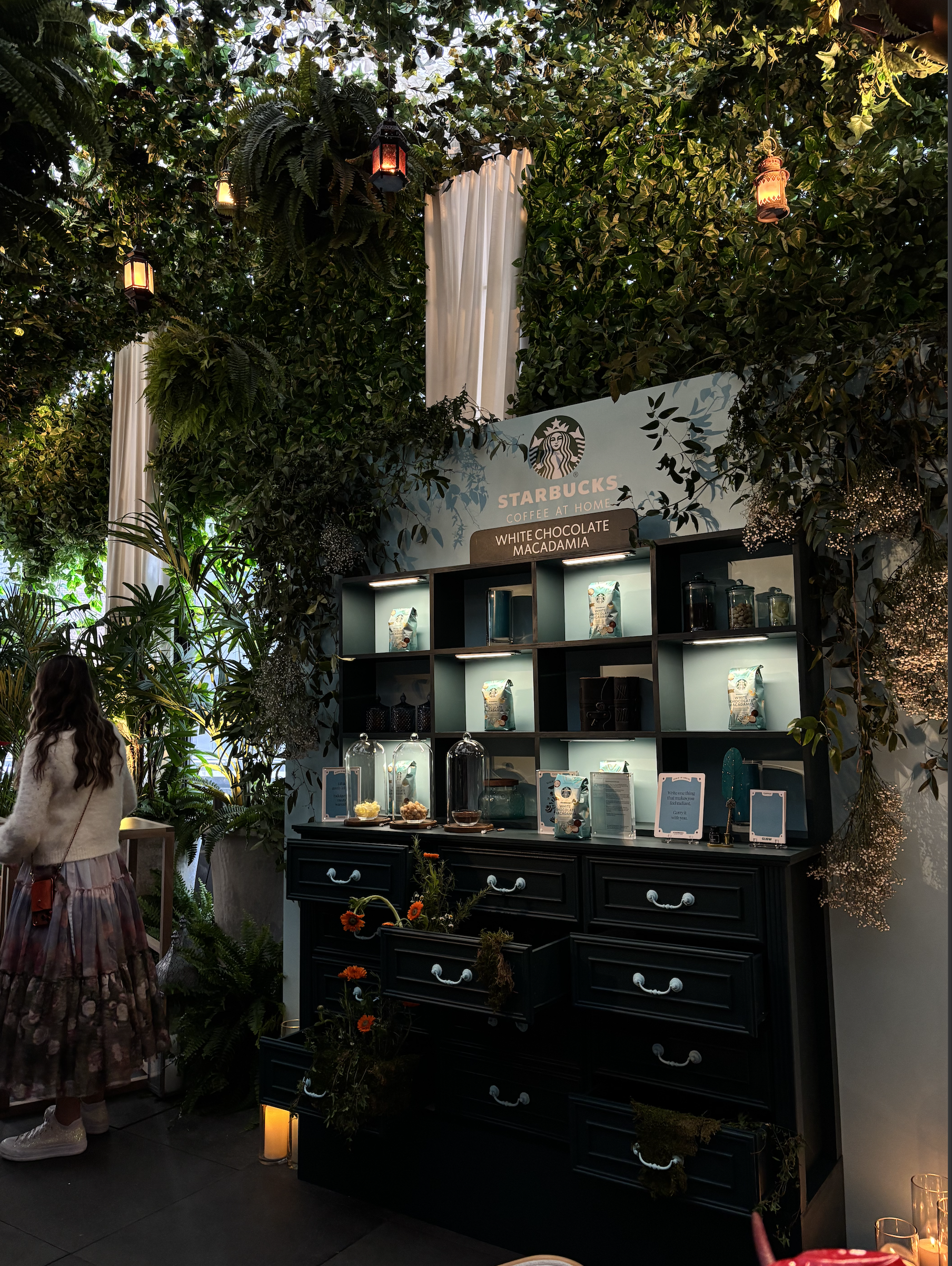  Bring the magic of spring to life with an immersive Starbucks experience. Inspired by modern-day apothecaries, the space featured a serious of stations, each one revealing a distinct new flavor profile.  