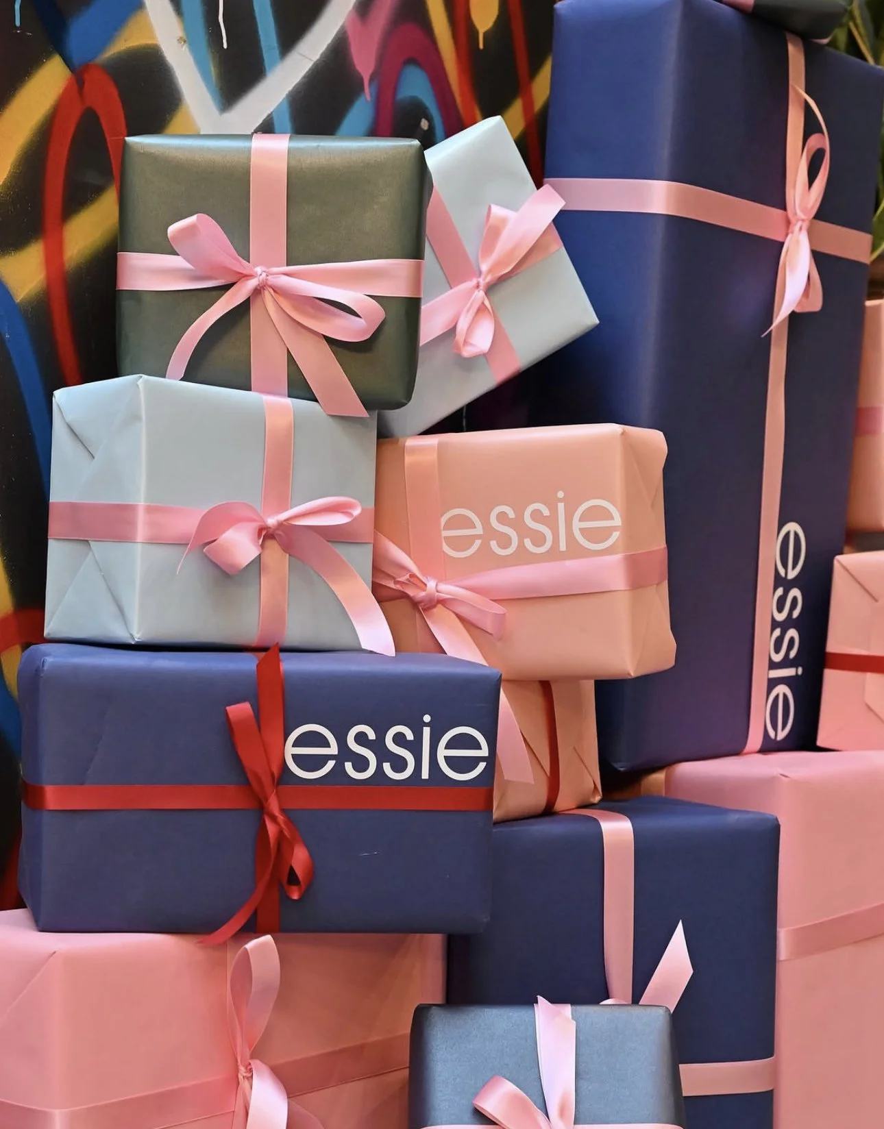  Essie 