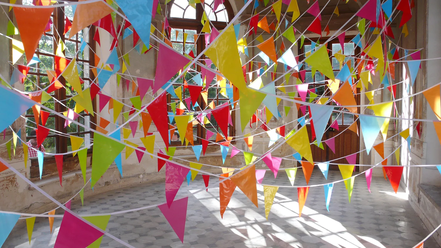 some echoes, some shadows, 2011 textiles, plastic, dimensions variable En Piste!, Centre d‘art contemporain, Chamarande