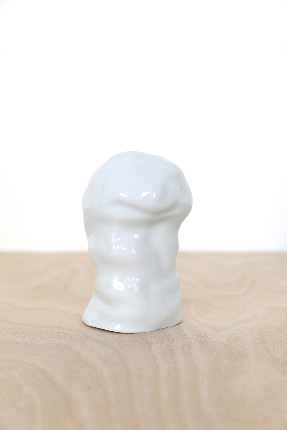  gspängschtli, 2016, porcelain, dimensions variable 