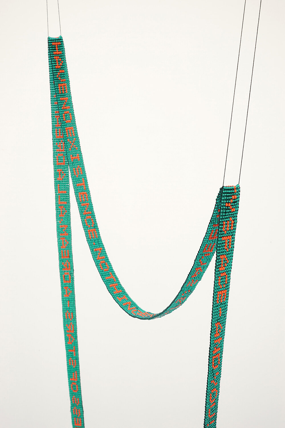 Banner / Mark Twain, 2020, glas beads, thread, ca 80 x 40 x 2cm 
