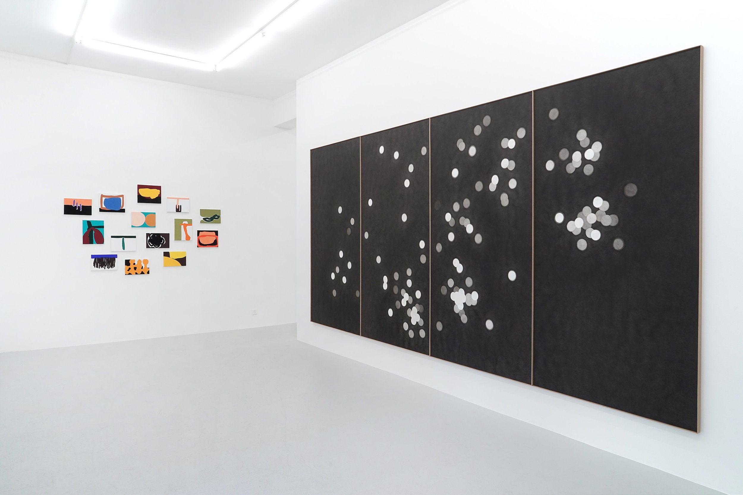  left: Markus Weggenmann, 2021, high-load distemper on cotton, 20 x 30 cm  right:  Hikaru , 2021, ink on paper, in 4 parts, each 221 x 116 cm; together: 221 x 464 cm 