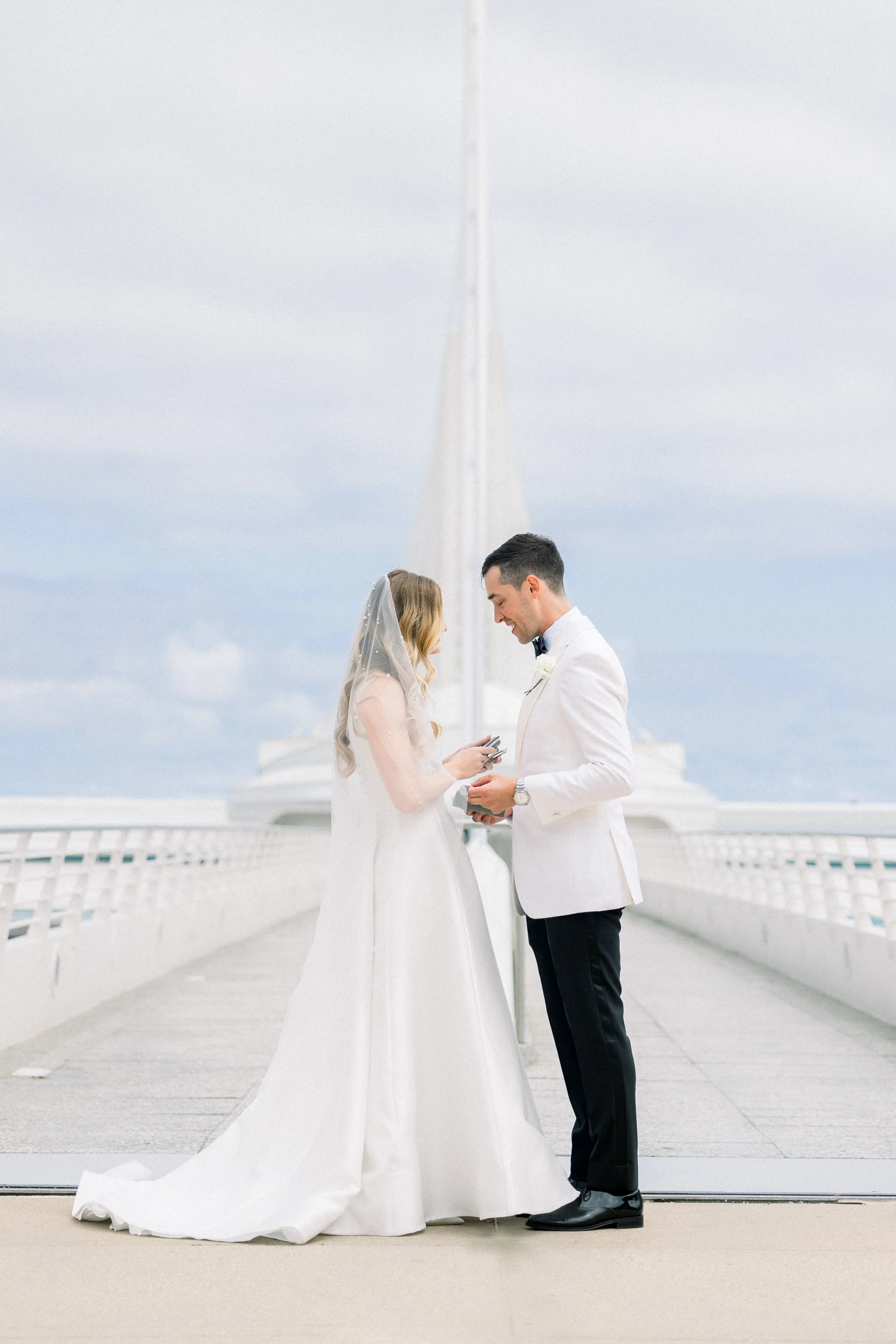 Milwaukee Art Museum Wedding - Alex + Andrew