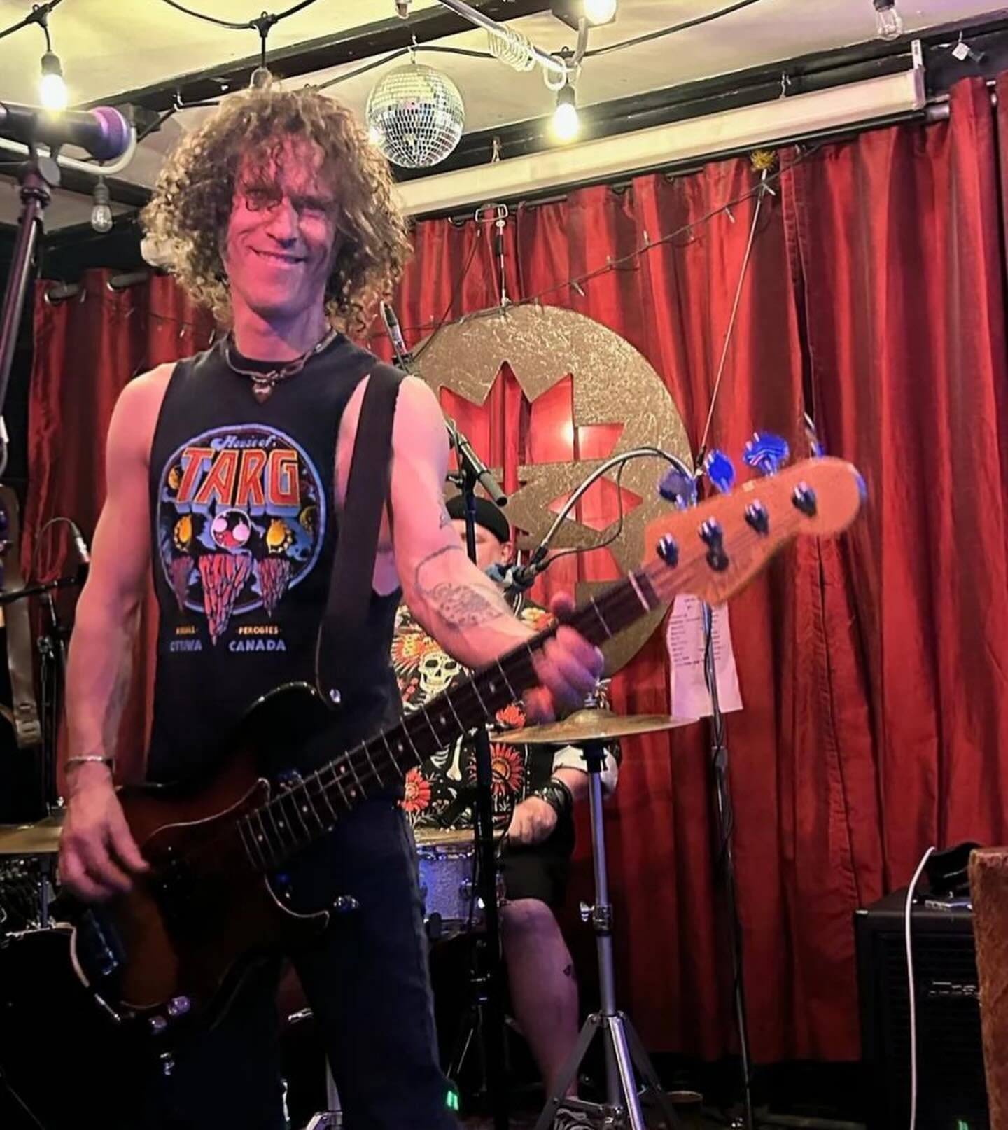 *SPOTTED!* Bass #wizard @choppamatic rockin&rsquo; the modified classic TARG tee at a sweet gig @kaffe1870 with @slotom_and_the_handsome_devils last weekend - awesome!! We&rsquo;ve got a wicked week of shows coming your way #ottawa - check out our li