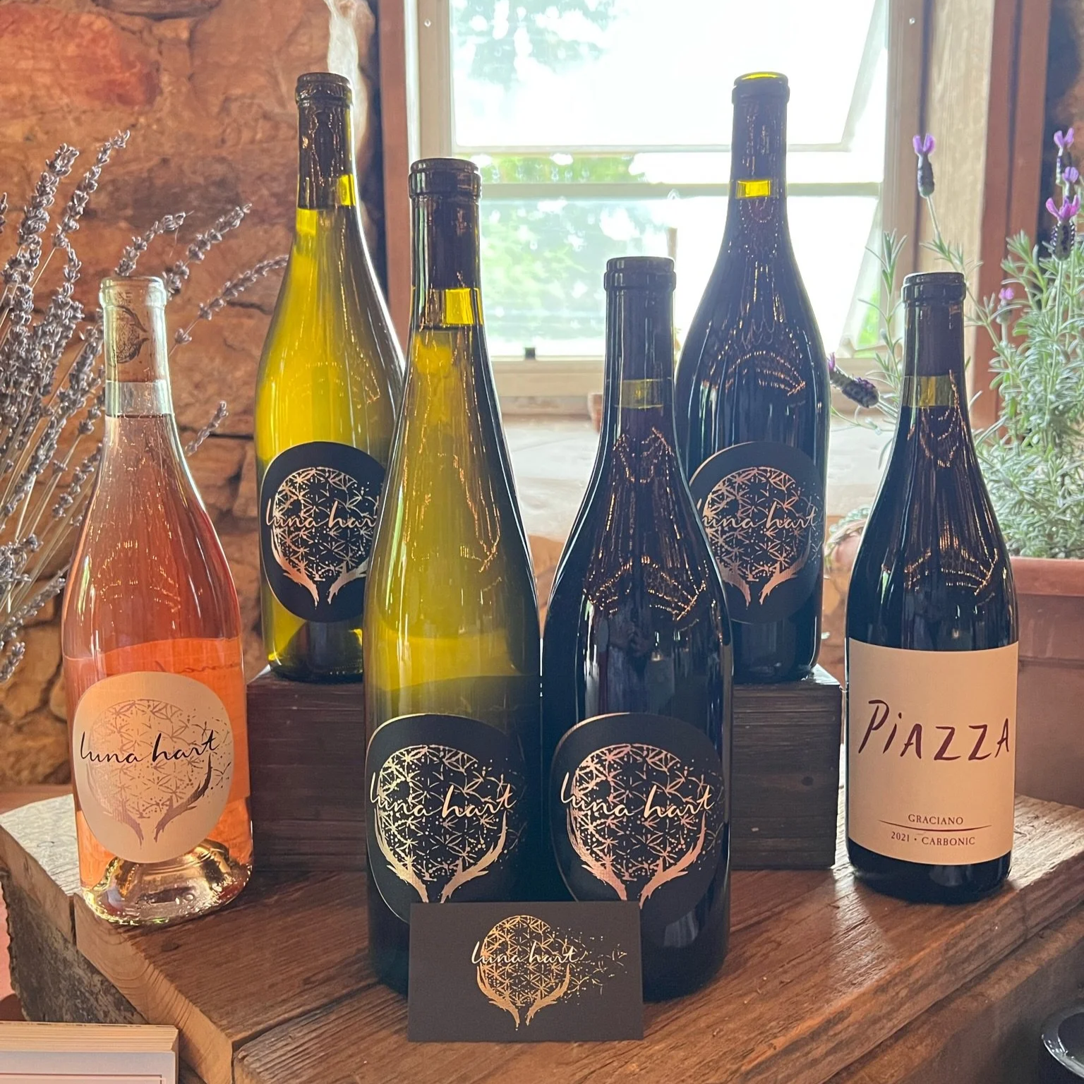 Luna+Hart+Wines.png