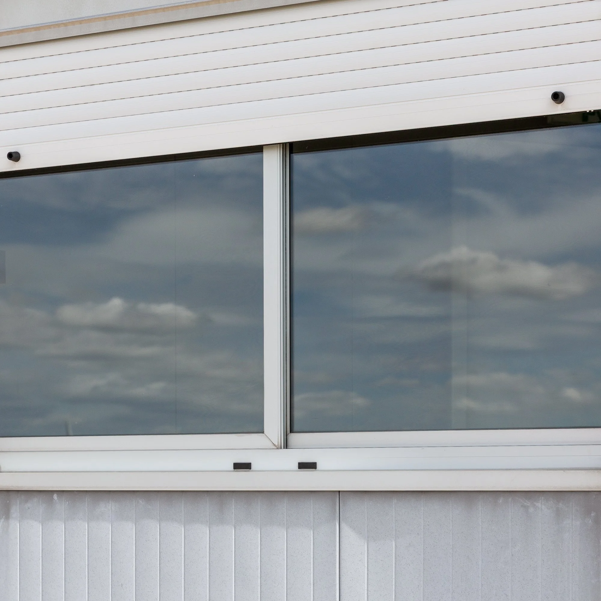 Eyes, piste Aéroport Charles de Gaulle (2020).jpg