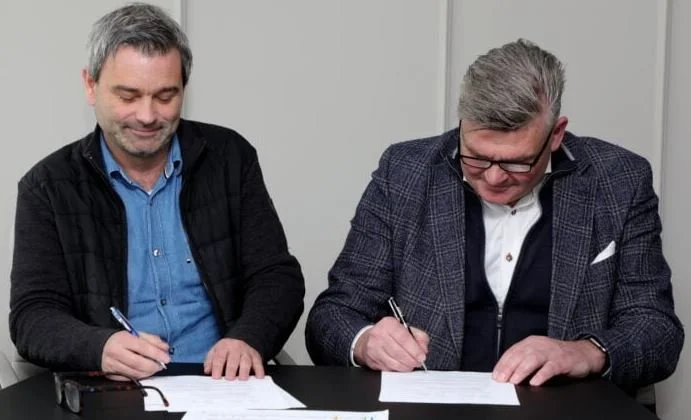 Undirrituðum samning um stækkun Fjarðar!