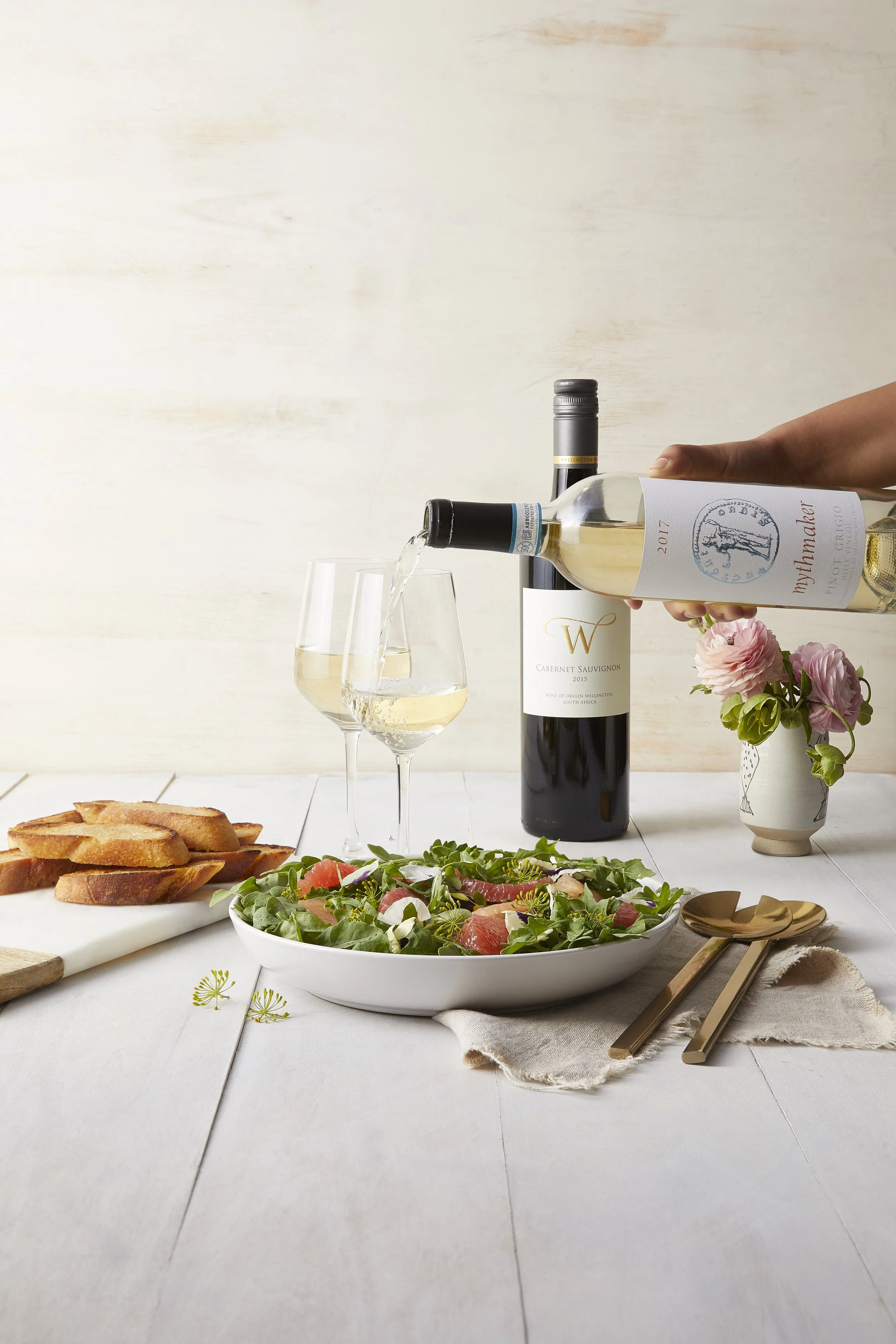 HF_SeptemberWine_Lifestyle_PourFocus_0054.jpg