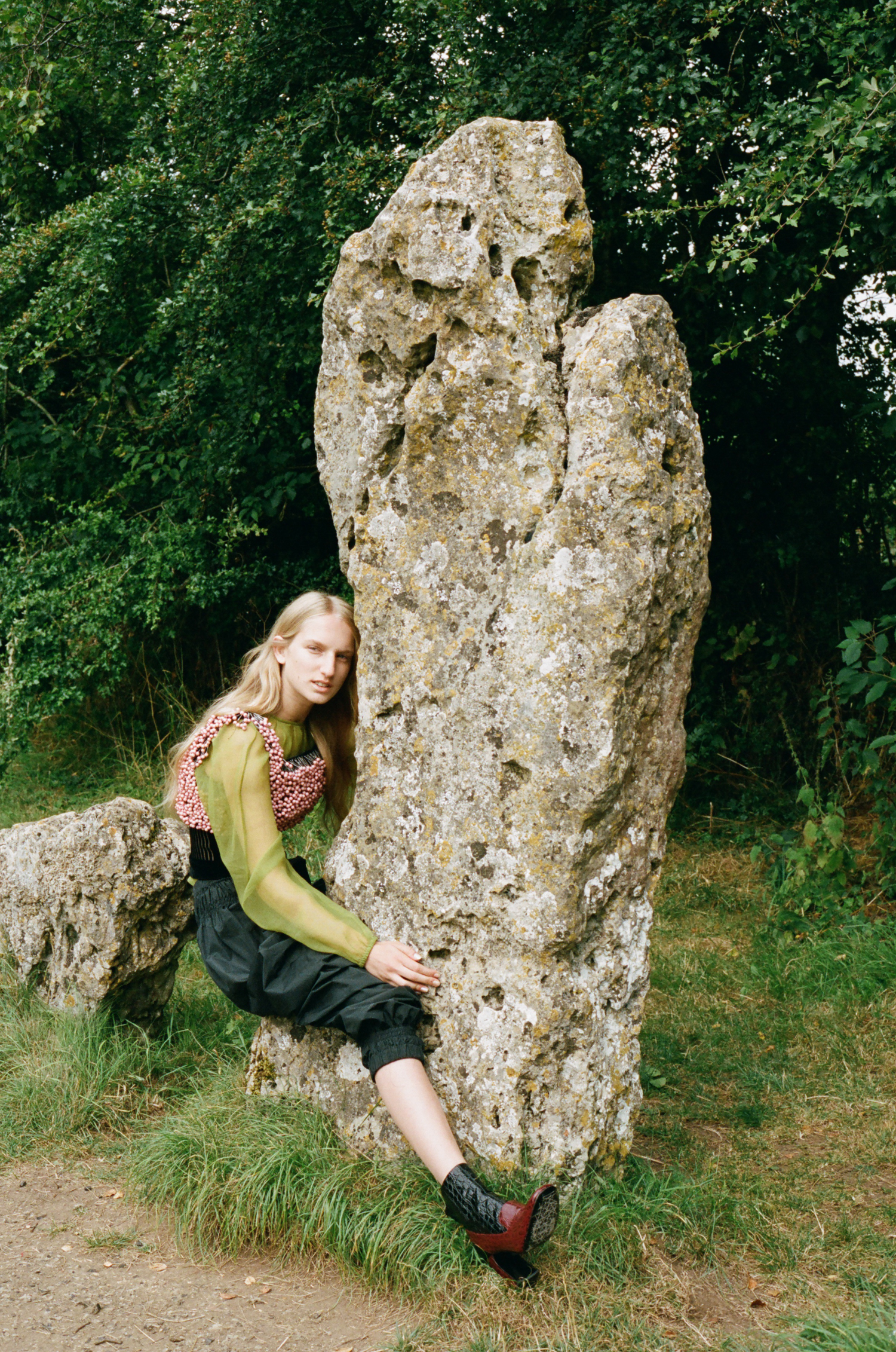 amber_mahoney_lula_japan_english_countryside_fashion_editorial_film_008.jpg