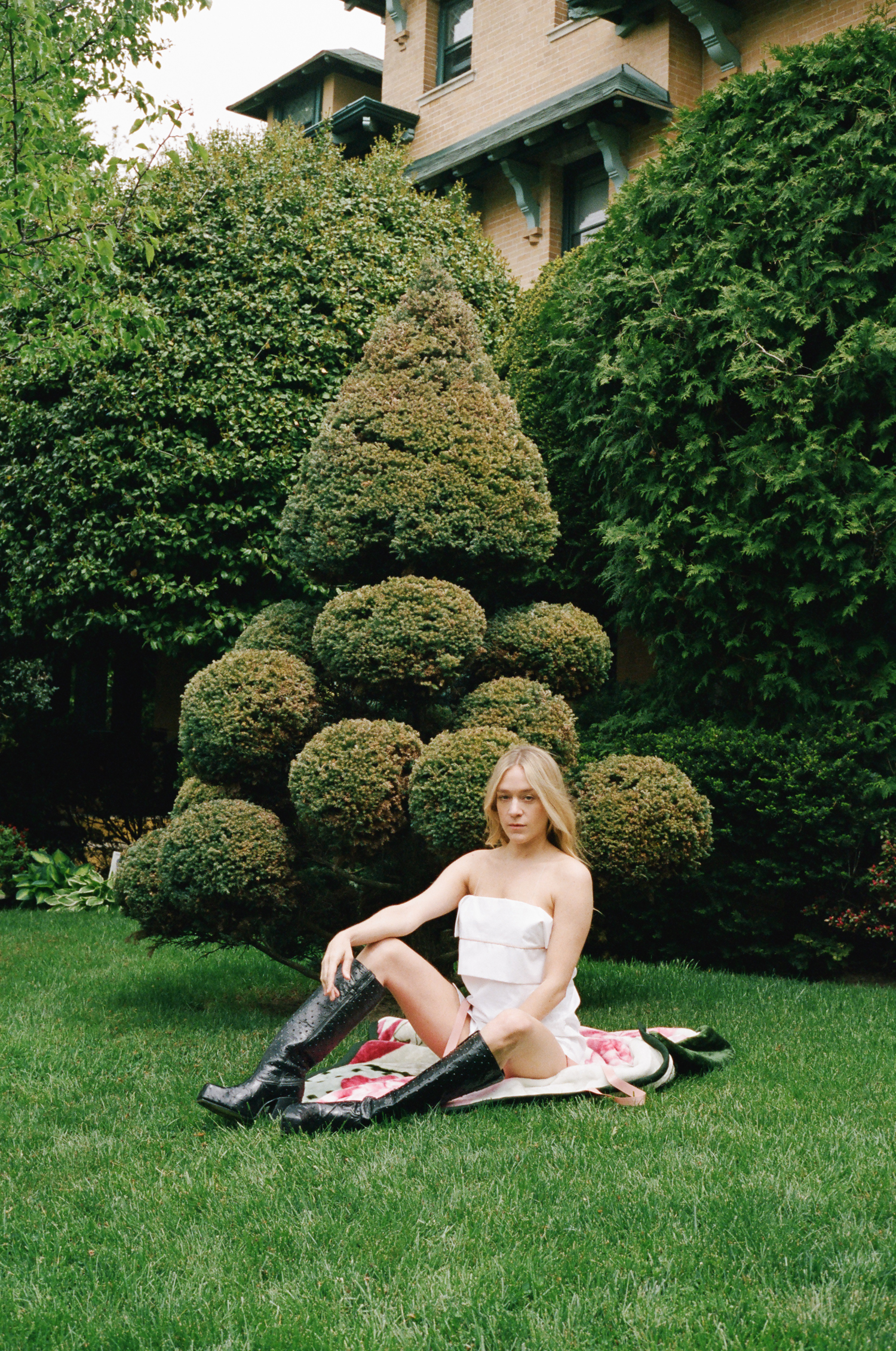 chloe_sevigny_amber_mahoney_puss_puss_magazine.jpg