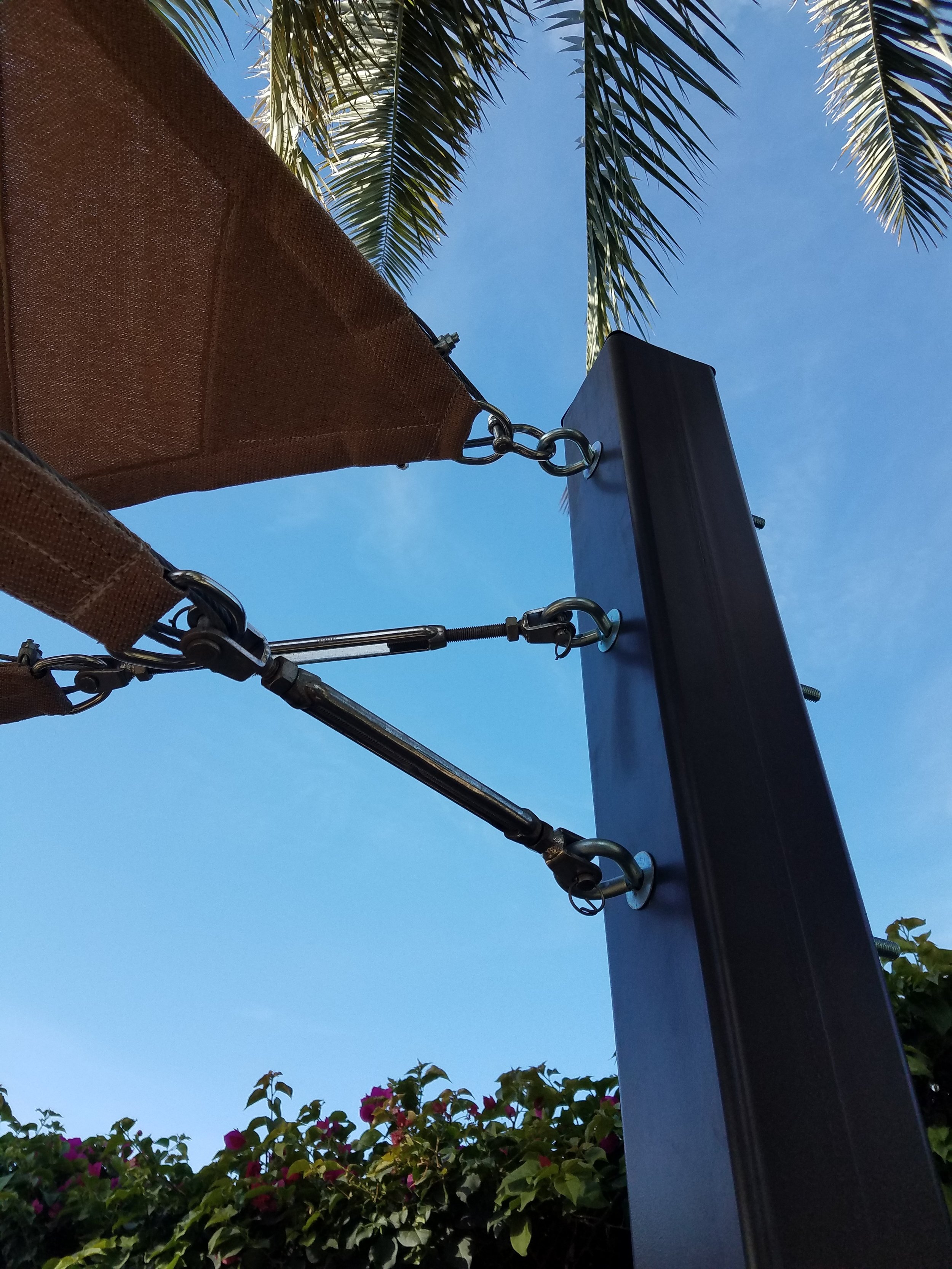 Stainless steel corner hardware for shade sails