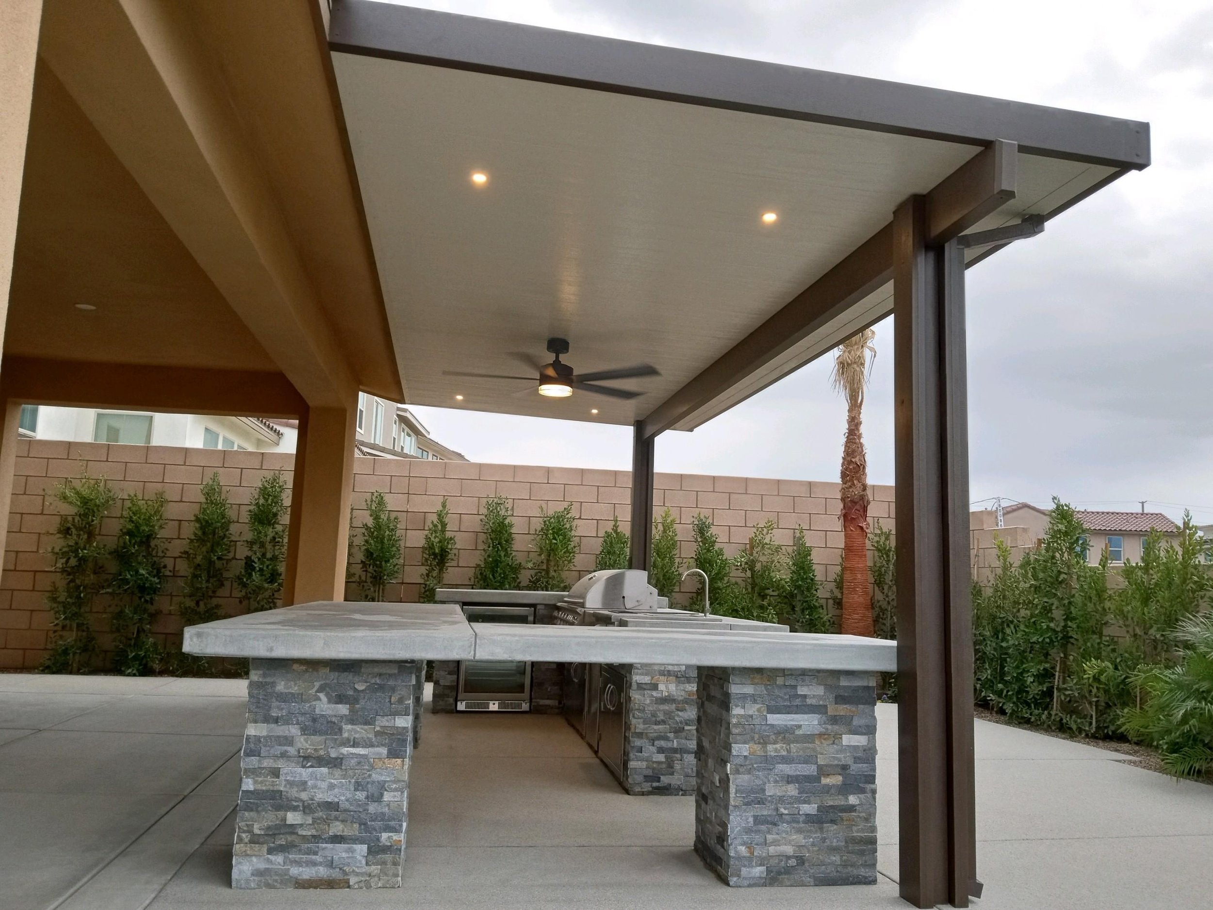 Insulated Roof - Two-tone - Spanish Brown_Desert Sand - Siennawood_Sandalwood - Bevel - Modern - Puck Lights - Fan.jpg