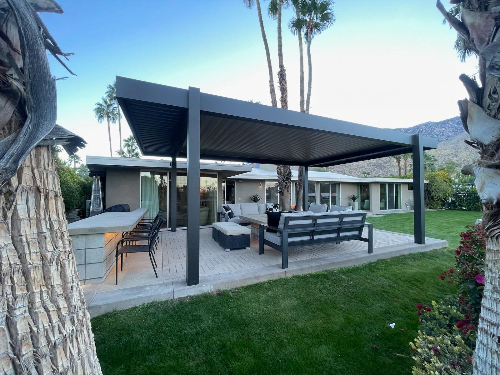 Freestanding 4K Frame with Equinox Louvers