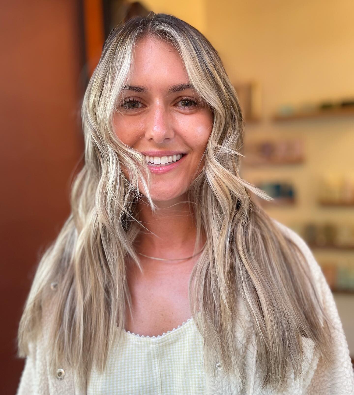 Bright &amp; beautiful 🤩
.
.
Text or DM me to book an appointment!
.
.
503.560.6363
.
.
#hairbyruthstrauss #coteriesalonpdx #portlandhairstylist #pdxhairstylist #behindthechair #balayage #balayagist #bestofbalayage