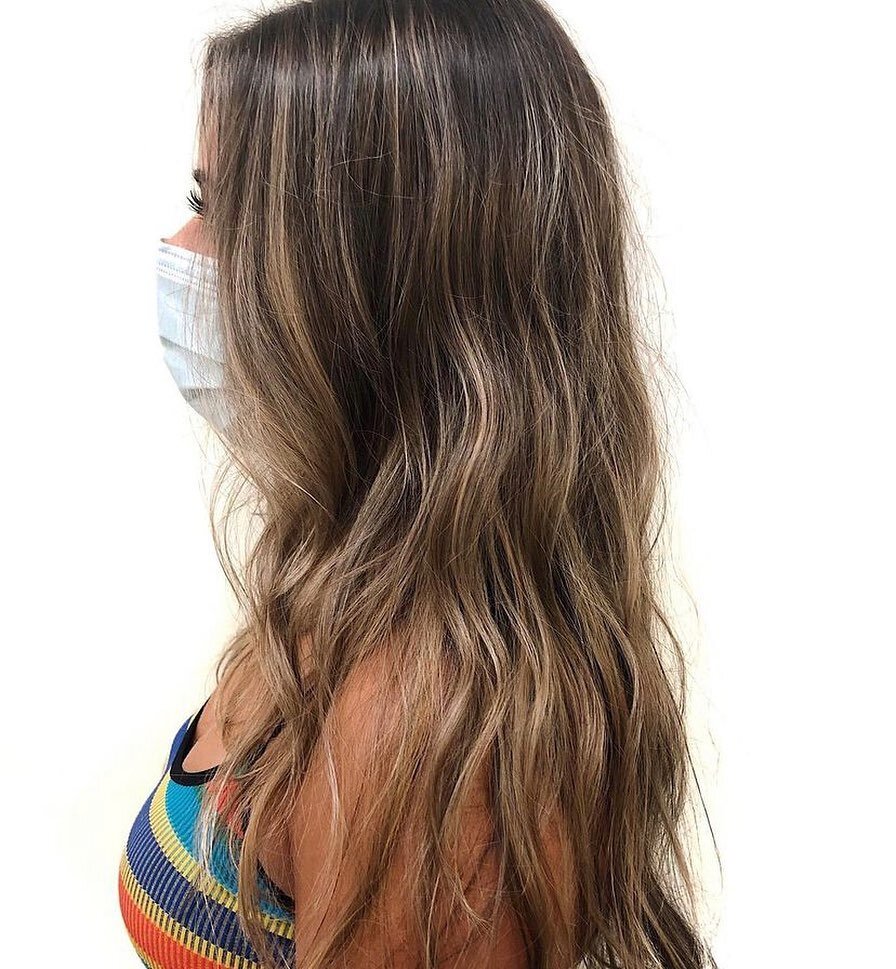 @lisaclarkhair got this beautiful bronde color SO right. We love an end of summer pick me up ✨