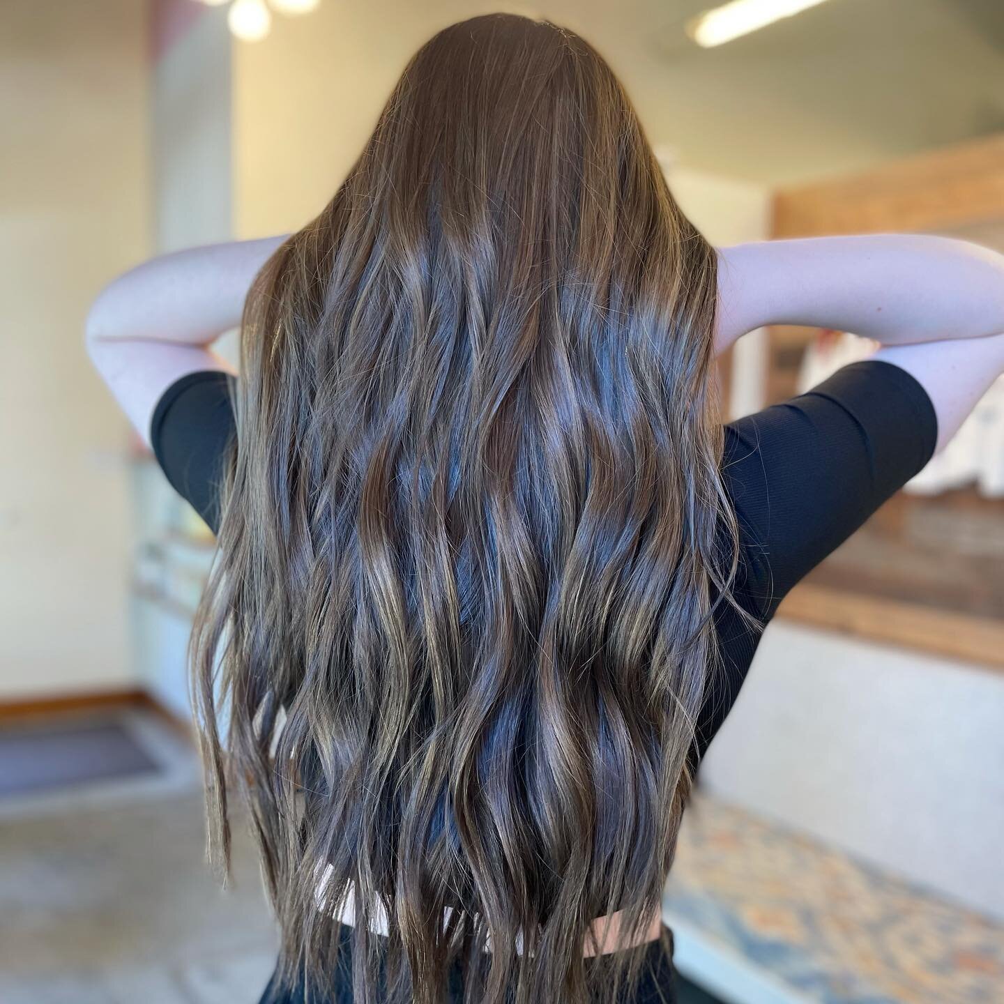 Falling in love with this light to dark transition 🍂
.
.
Text or DM me to book an appointment!
.
.
503.560.6363
.
.
#hairbyruthstrauss #coteriesalonpdx #portlandhairstylist #pdxhairstylist #behindthechair #balayage #balayagist #bestofbalayage