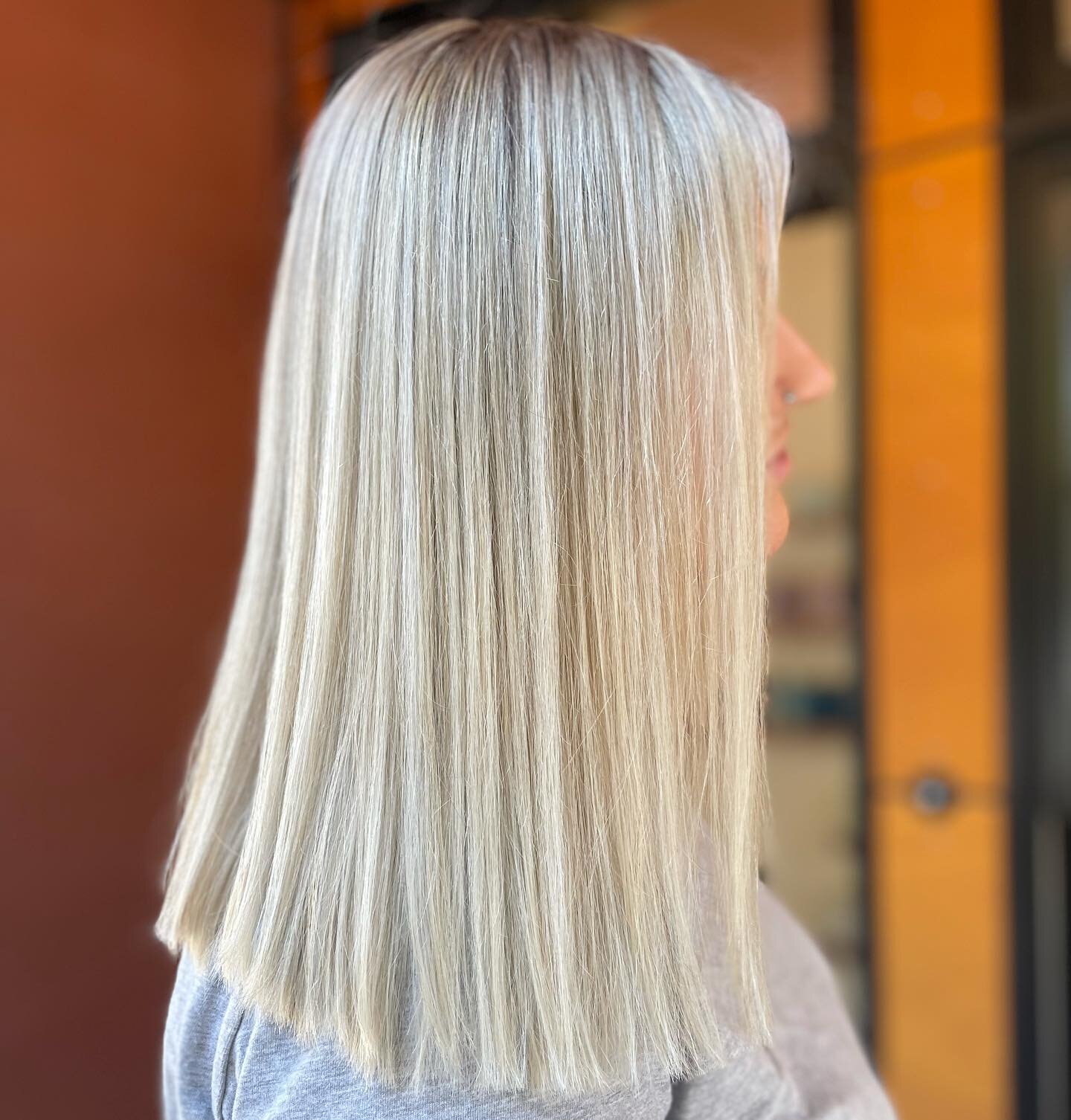 Fresh blonde, fresh chop &amp; a fresh maskless face.. couldn&rsquo;t ask for more 🥲
.
.
Text or DM me to book an appointment!
.
.
503.560.6363
.
.
#hairbyruthstrauss #coteriesalonpdx #portlandhairstylist #pdxhairstylist #behindthechair #balayage #b