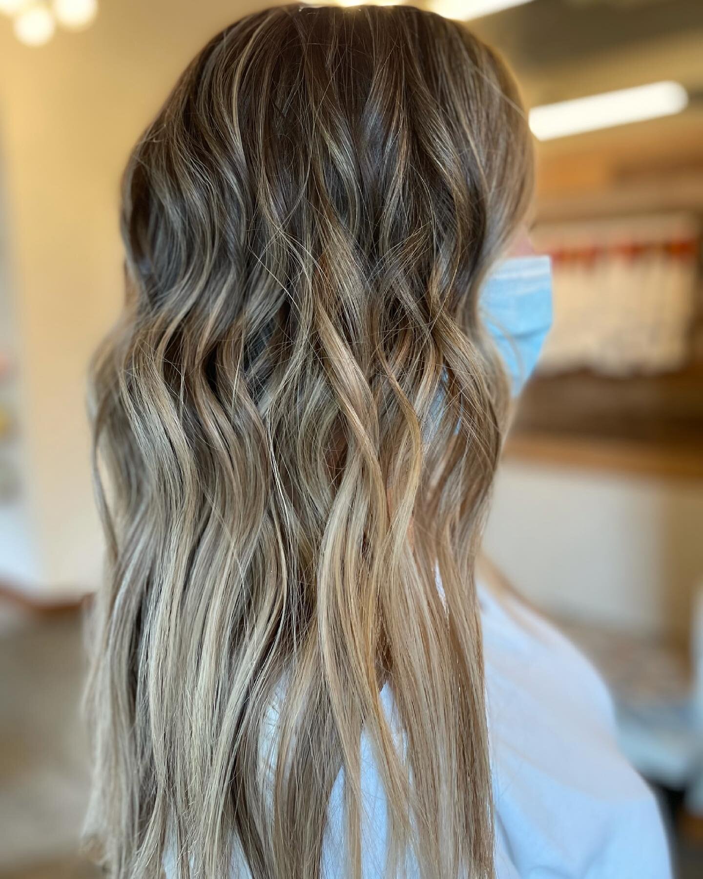 Same same, but different 🤷🏼&zwj;♀️
.
.
Text or DM me to book an appointment!
.
.
503.560.6363
.
.
#hairbyruthstrauss #coteriesalonpdx #portlandhairstylist #pdxhairstylist #behindthechair #balayage #balayagist #bestofbalayage