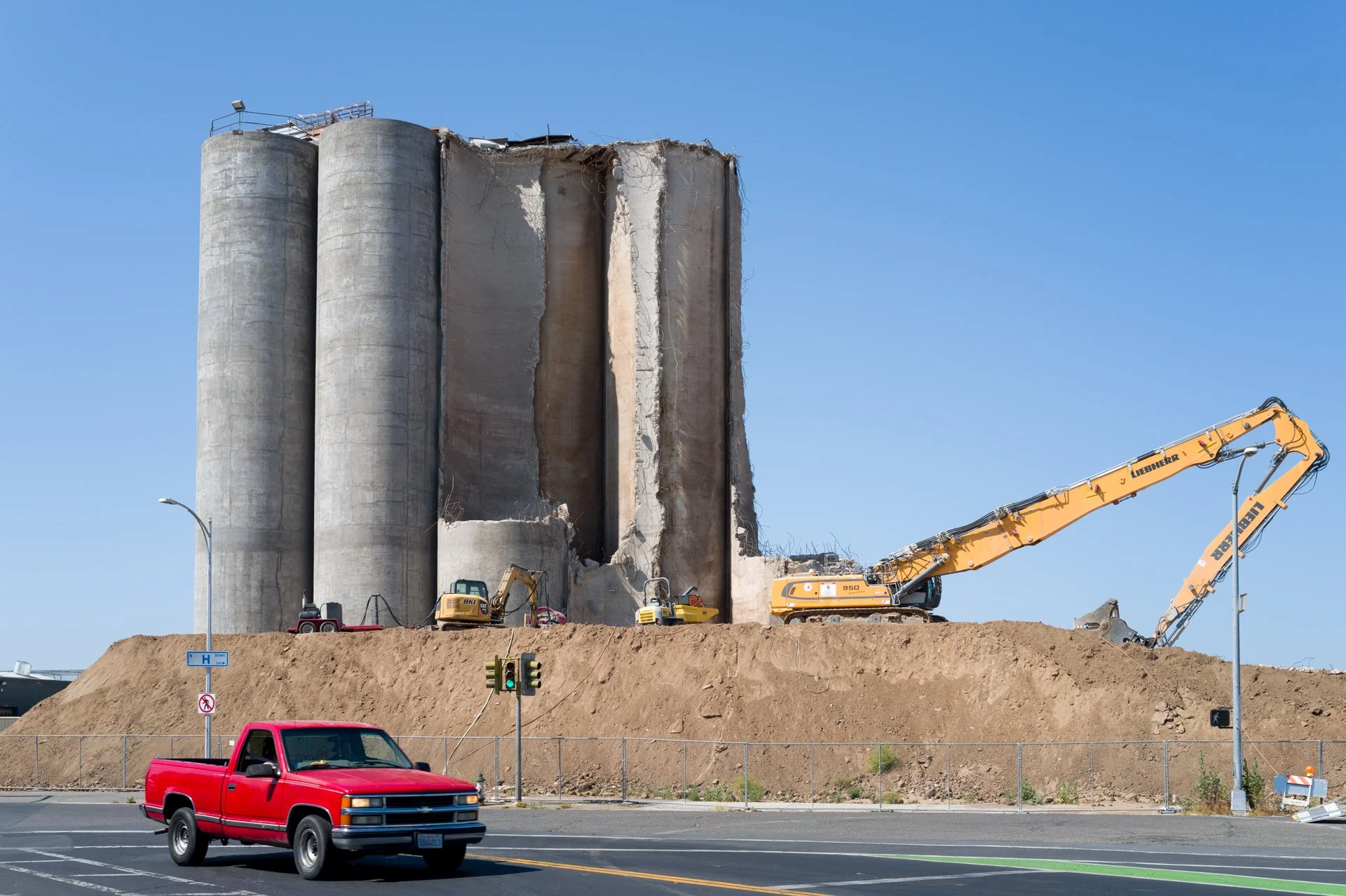 JB Hill Feed Grain Silos, Fresno