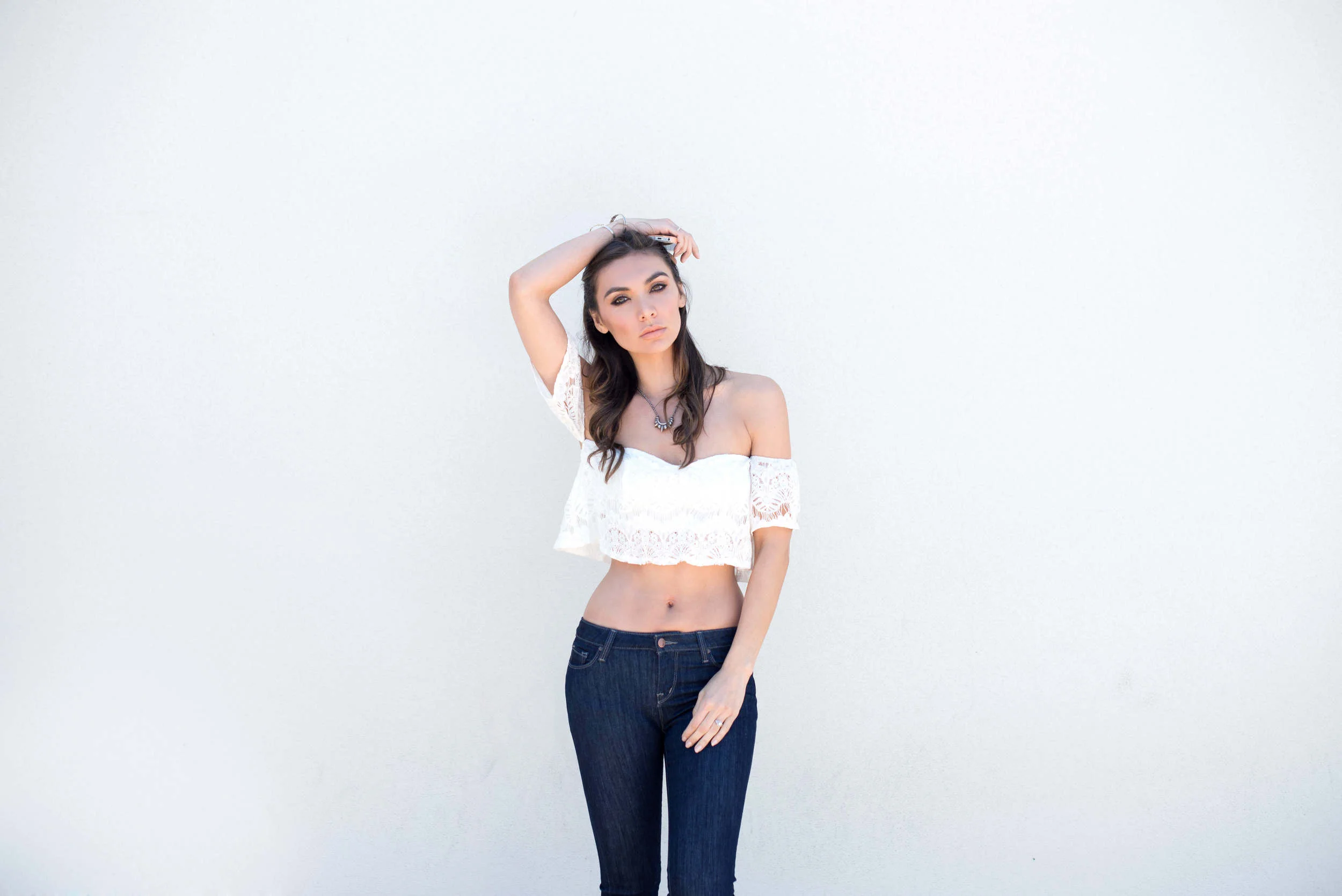 white crop top and dark jeans for a summer look