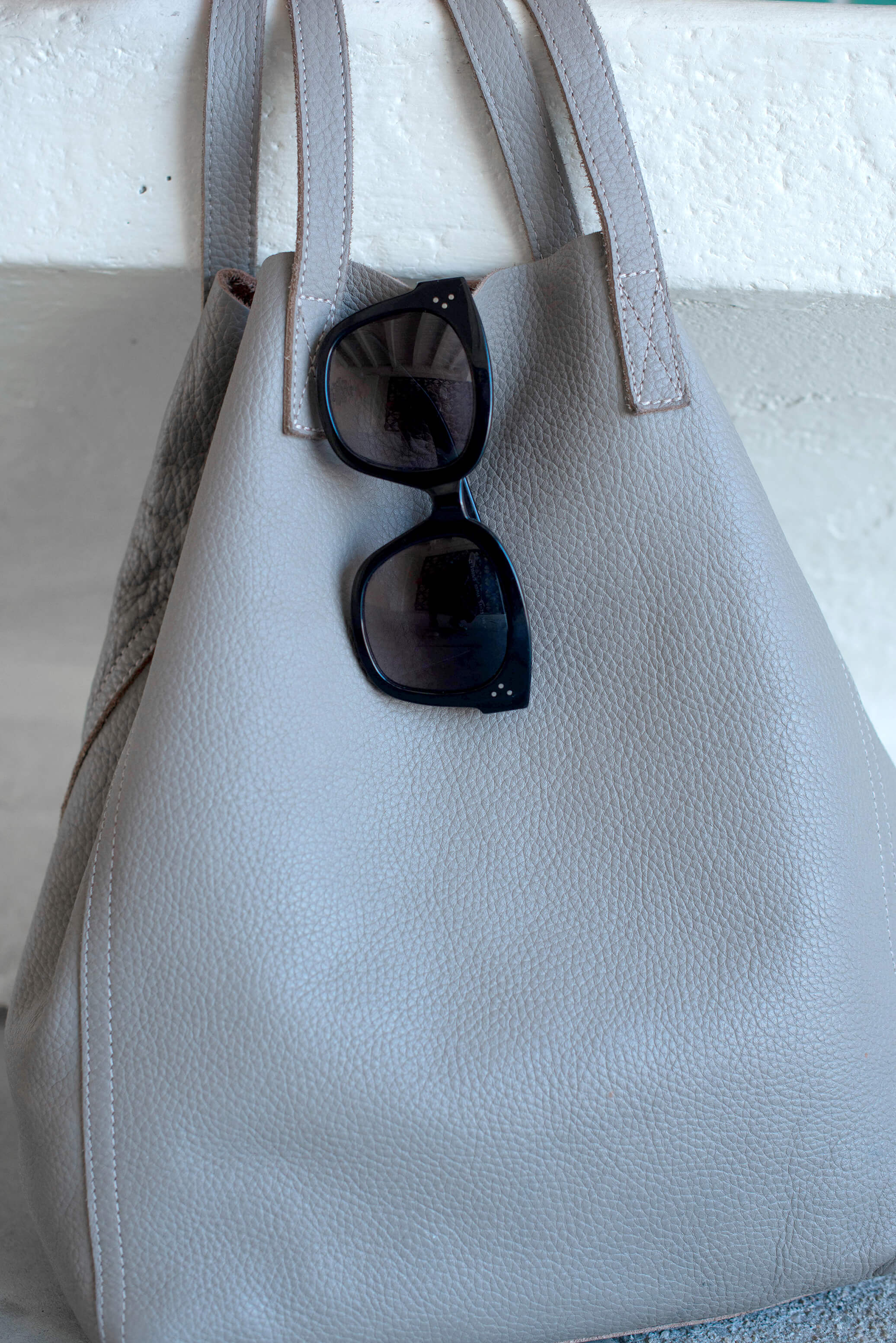 cuyana tote and celine audrey sunglasses
