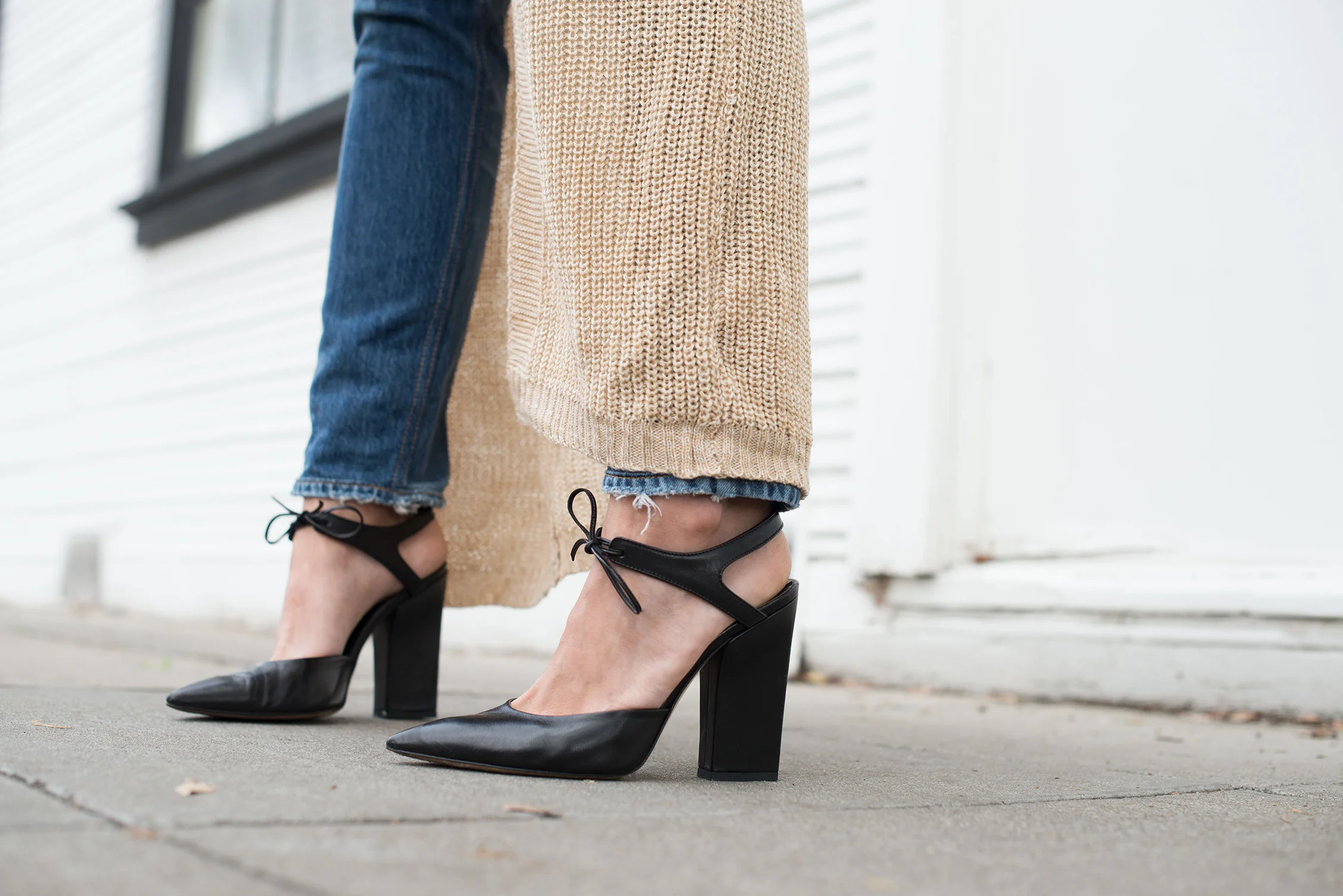 SHOES. (SIMILAR)
