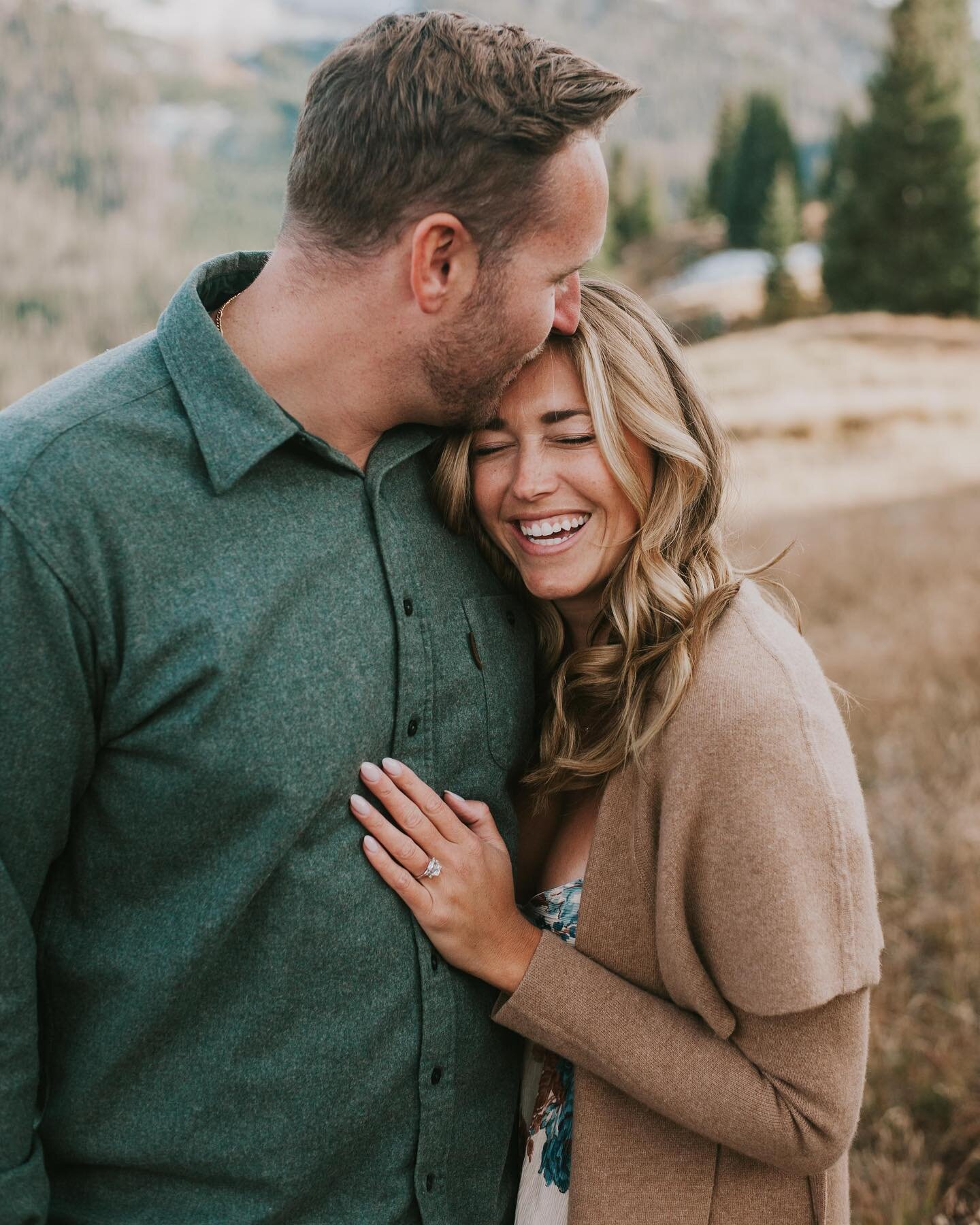 Hanging out with Brooke + Austin after a fresh dusting of snow on the peaks was dreamy to say the least. These two are so fun and lovely and I absolutely can&rsquo;t wait for their wedding! 🤍