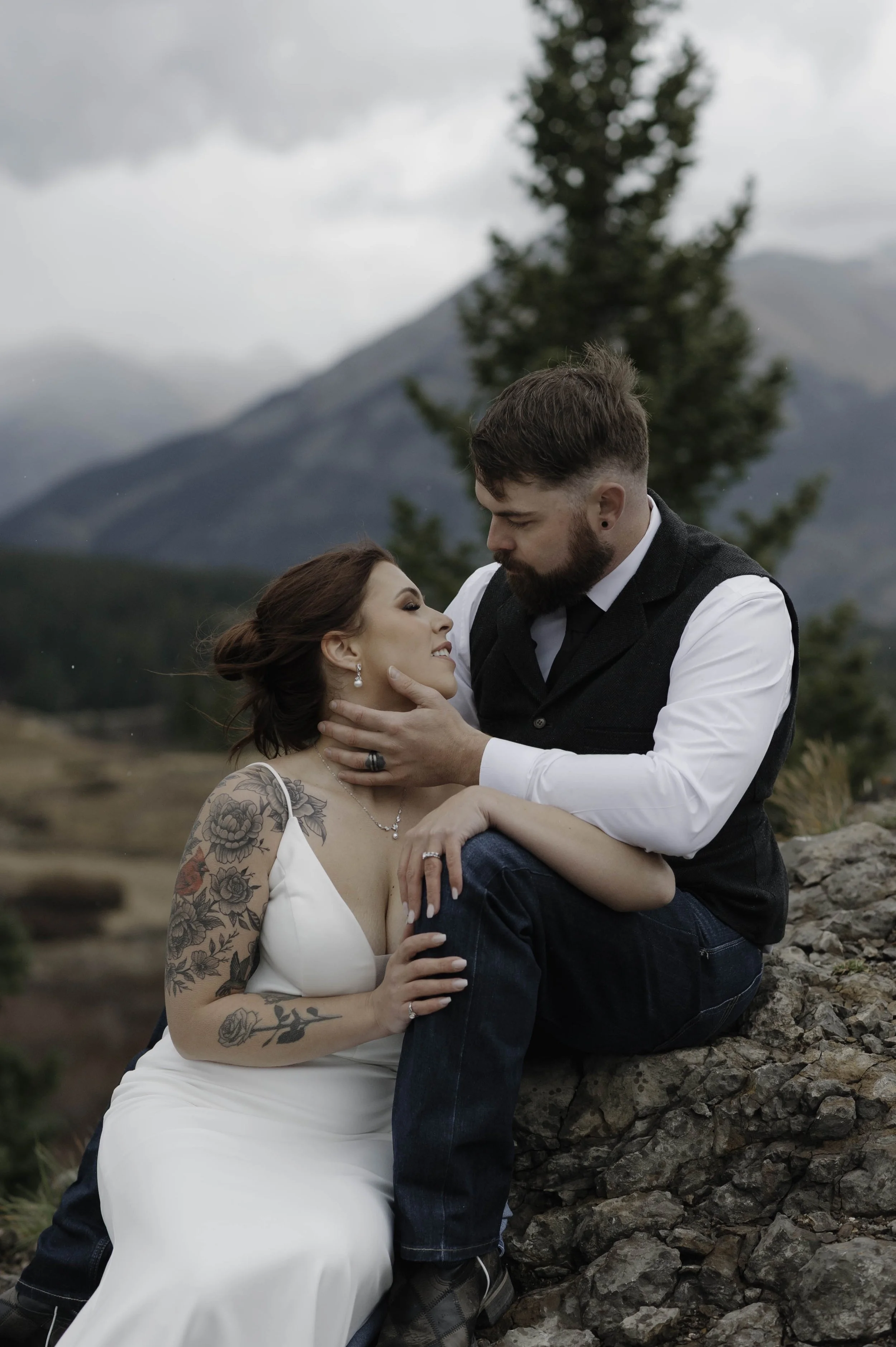 Rainy Molas Pass Elopement near Silverton, Colorado: Jazmine &amp; Jesse