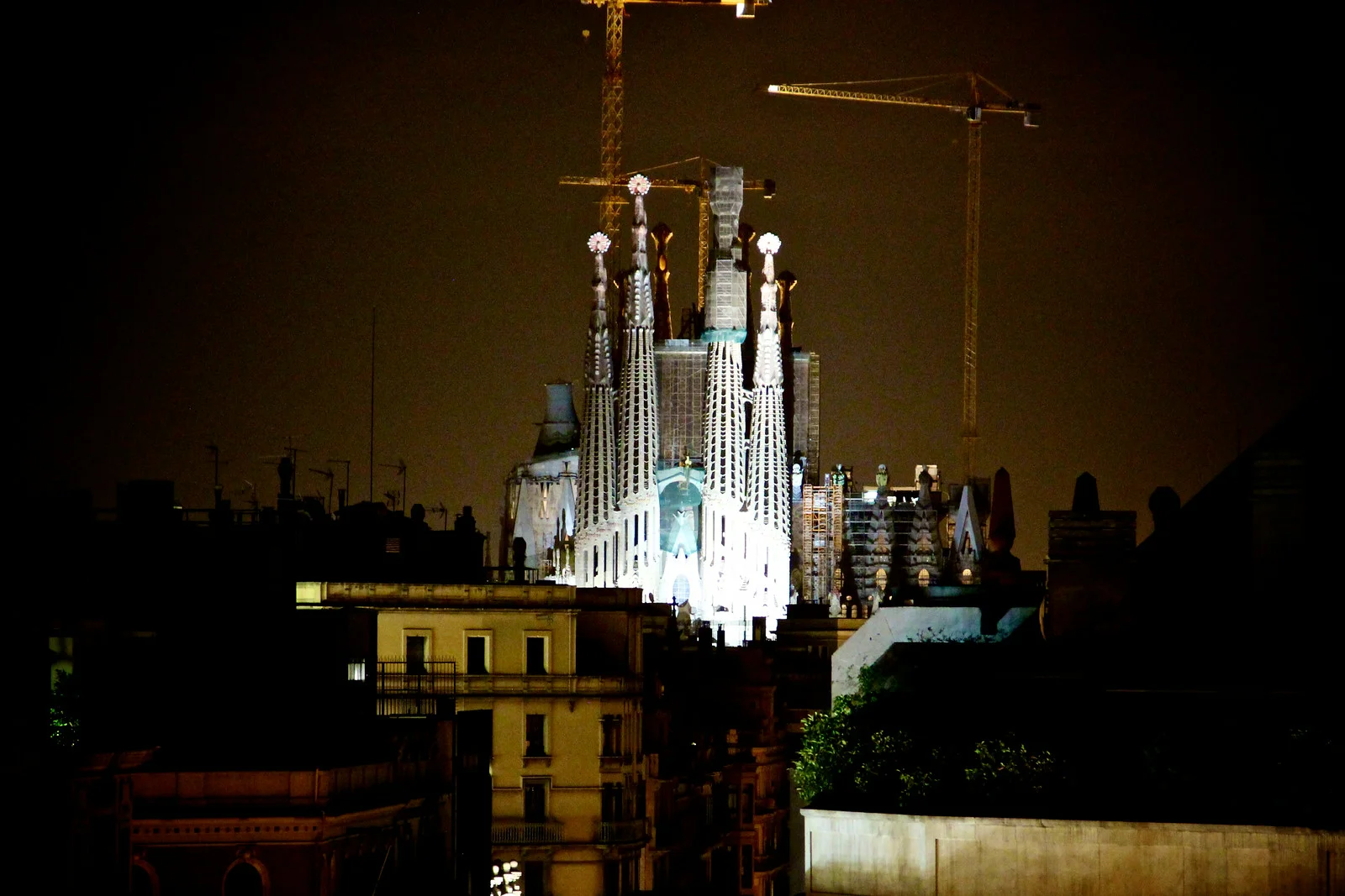 La Sagrada Familia at night
