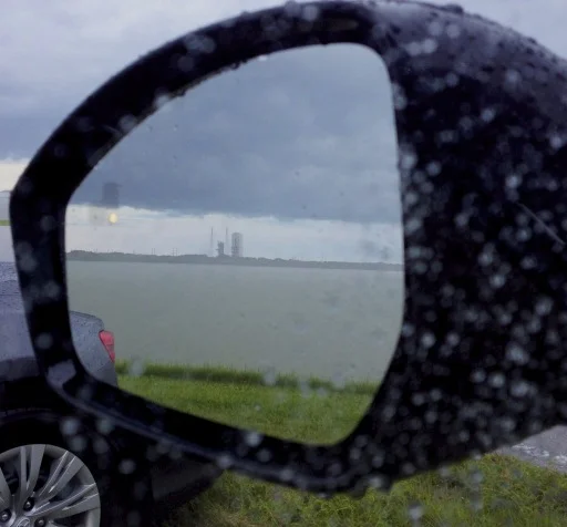 Behind me = a rocket.jpg
