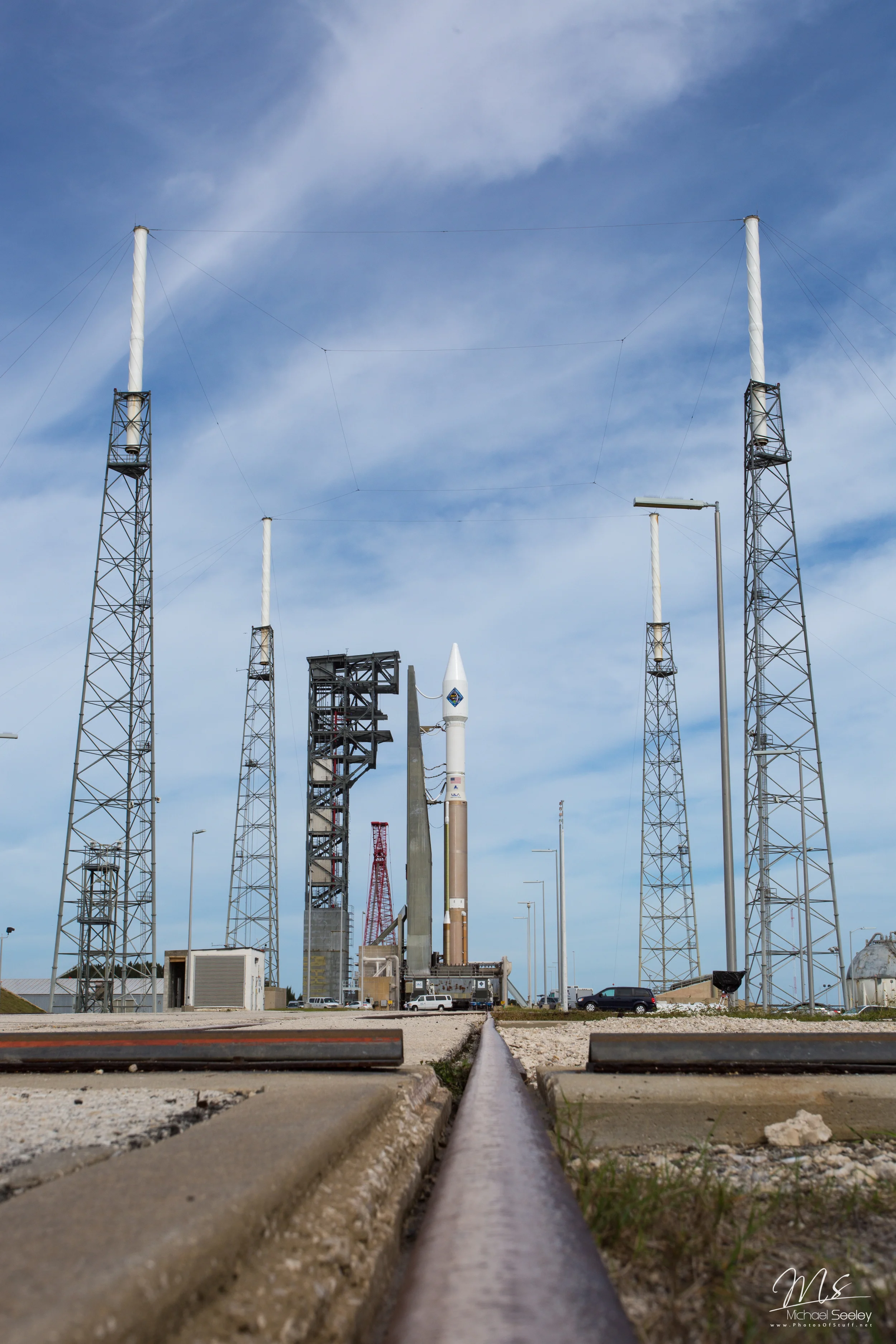 OA-4 Cygnus AtlasV roll-out