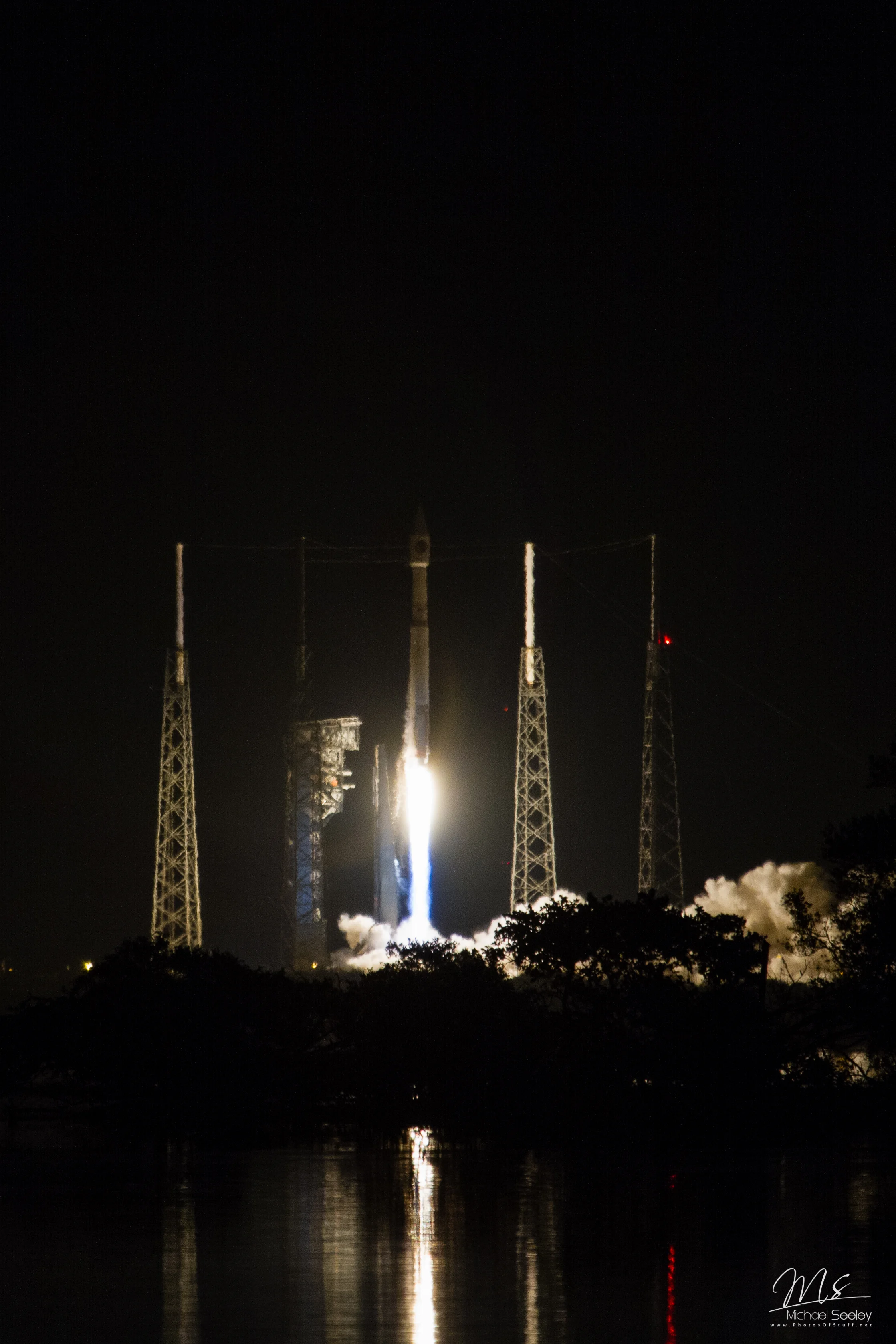 Liftoff of the OA-6 AtlasV rocket.