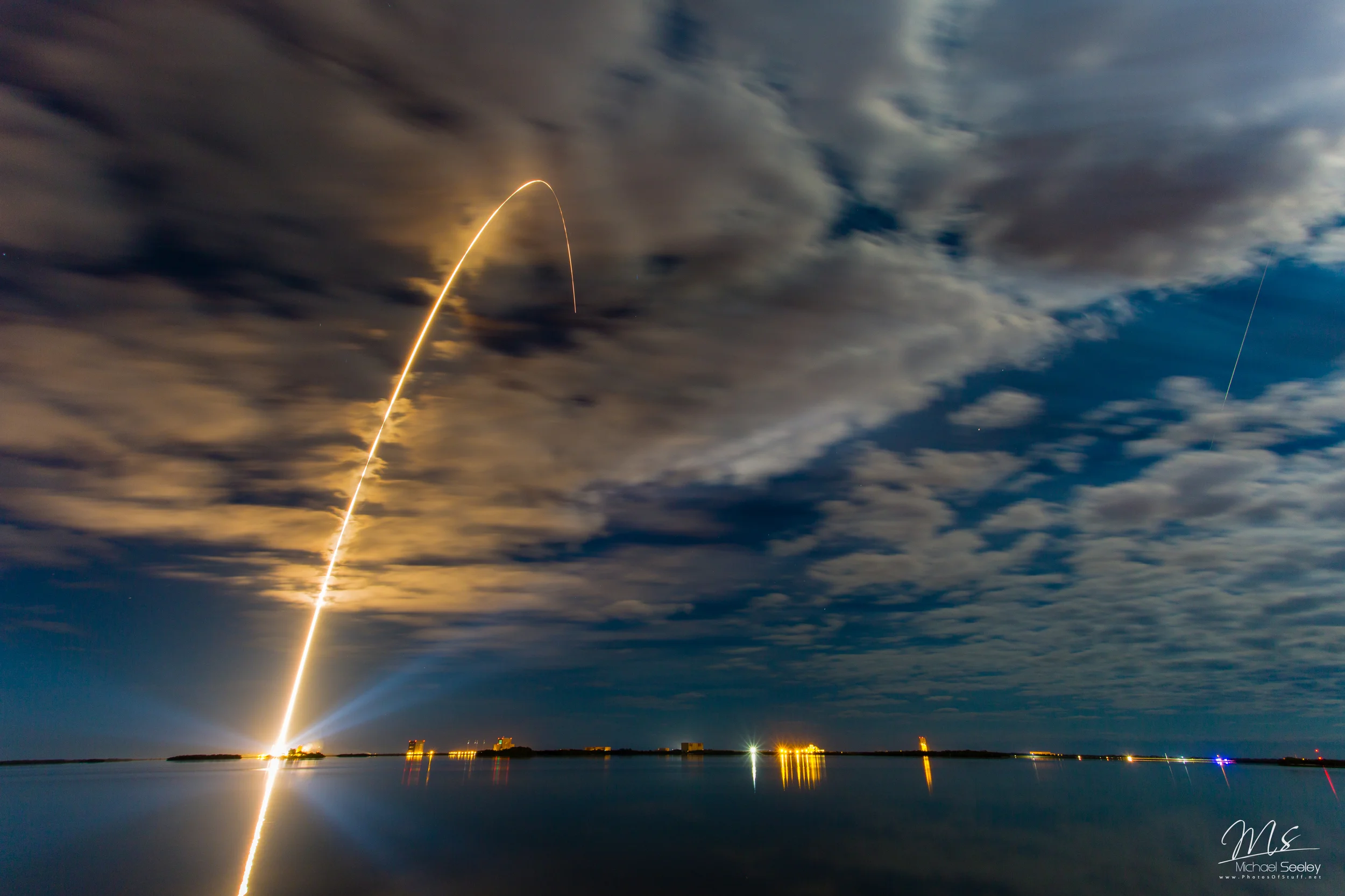 Long exposure streak of the OA6 AtlasV launch