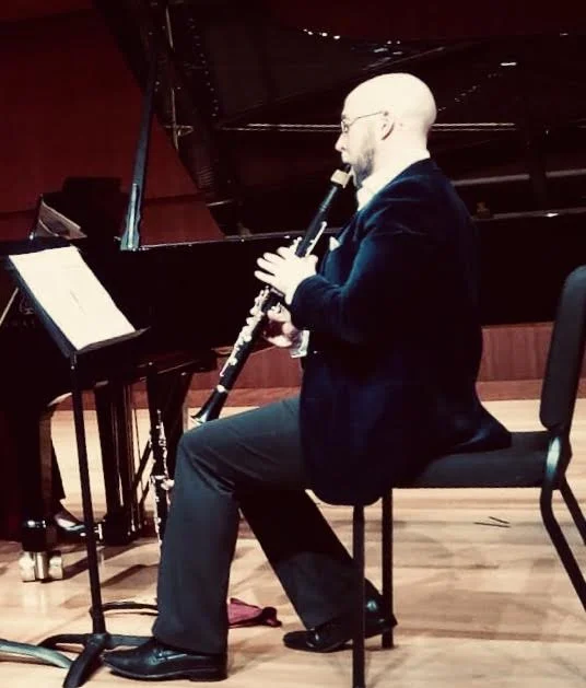 Justin Harbaugh - Clarinet Dr. Justin Harbaugh recently earned his Doctor of Musical Arts Degree at the University of Kansas. He has spent the past three years in the Lawrence community playing clarinet and working at the Lawrence Arts Center as an administrative assistant, dance instructor, and choreographer for their show. As a teacher, Justin believes in meeting the student at their current ability level and working towards growth from there. Success breeds success and small victories will soon grow into major accomplishments. He is trained in classical, jazz, and dabbles in klezmer musical styles. Justin is currently accepting students from beginning through advanced levels. He would love to help you make music and work towards any goal you may have, whether it is District or All-State band, moving up a chair in your concert band, playing for church, preparing for a music contest, or just playing for fun!