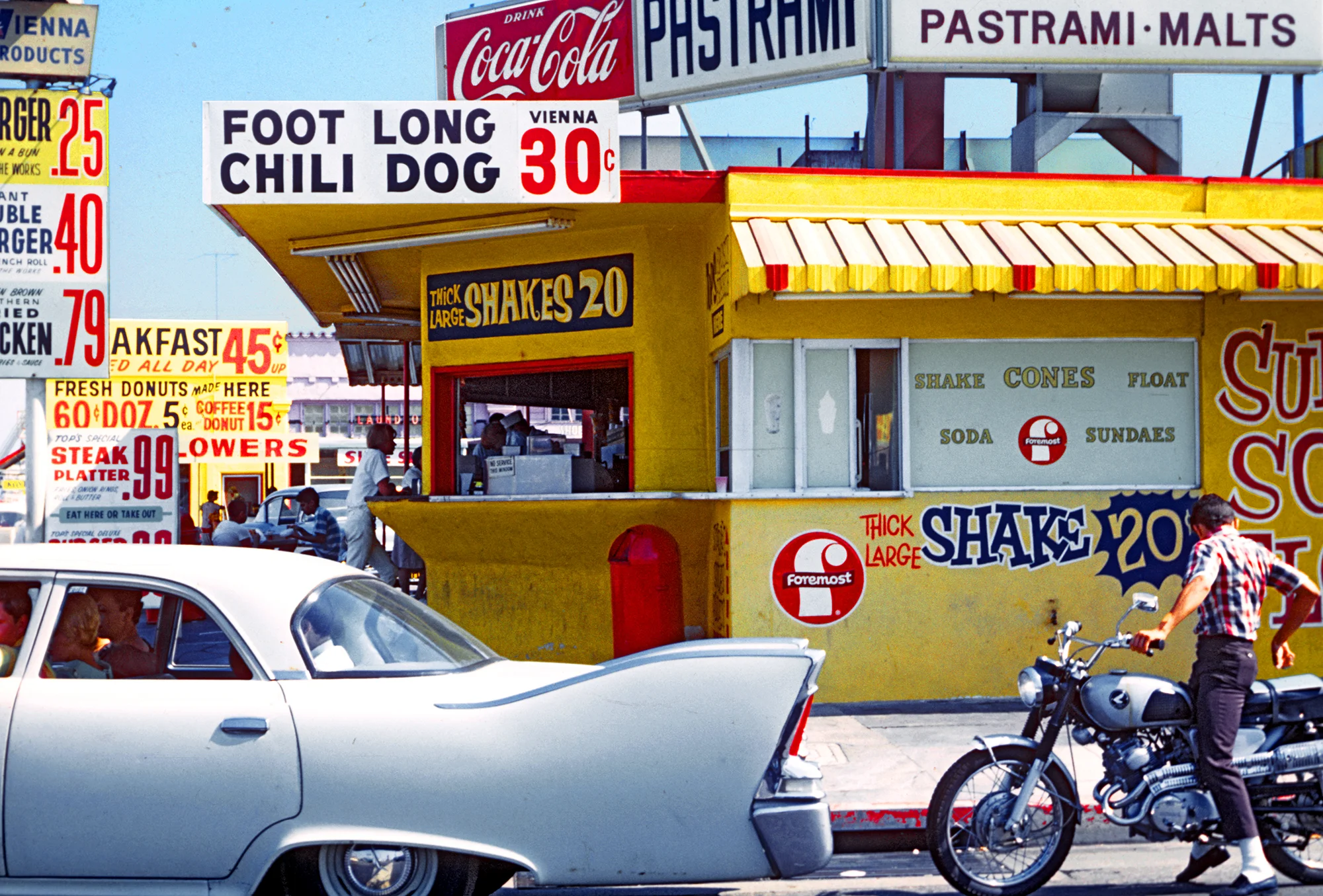 Denise-scott-brown-santa-monica-pico-boulevard-1966-courtesy-betts-project.jpg