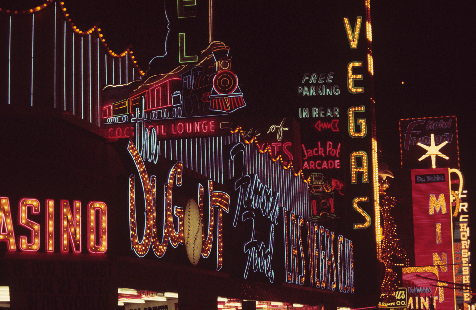 DENISE-SCOTT-BROWN-WAYWARD-EYE-SIGNS-LAS VEGAS-UNDATED-COURTESY-BETTS-PROJECT--.jpg